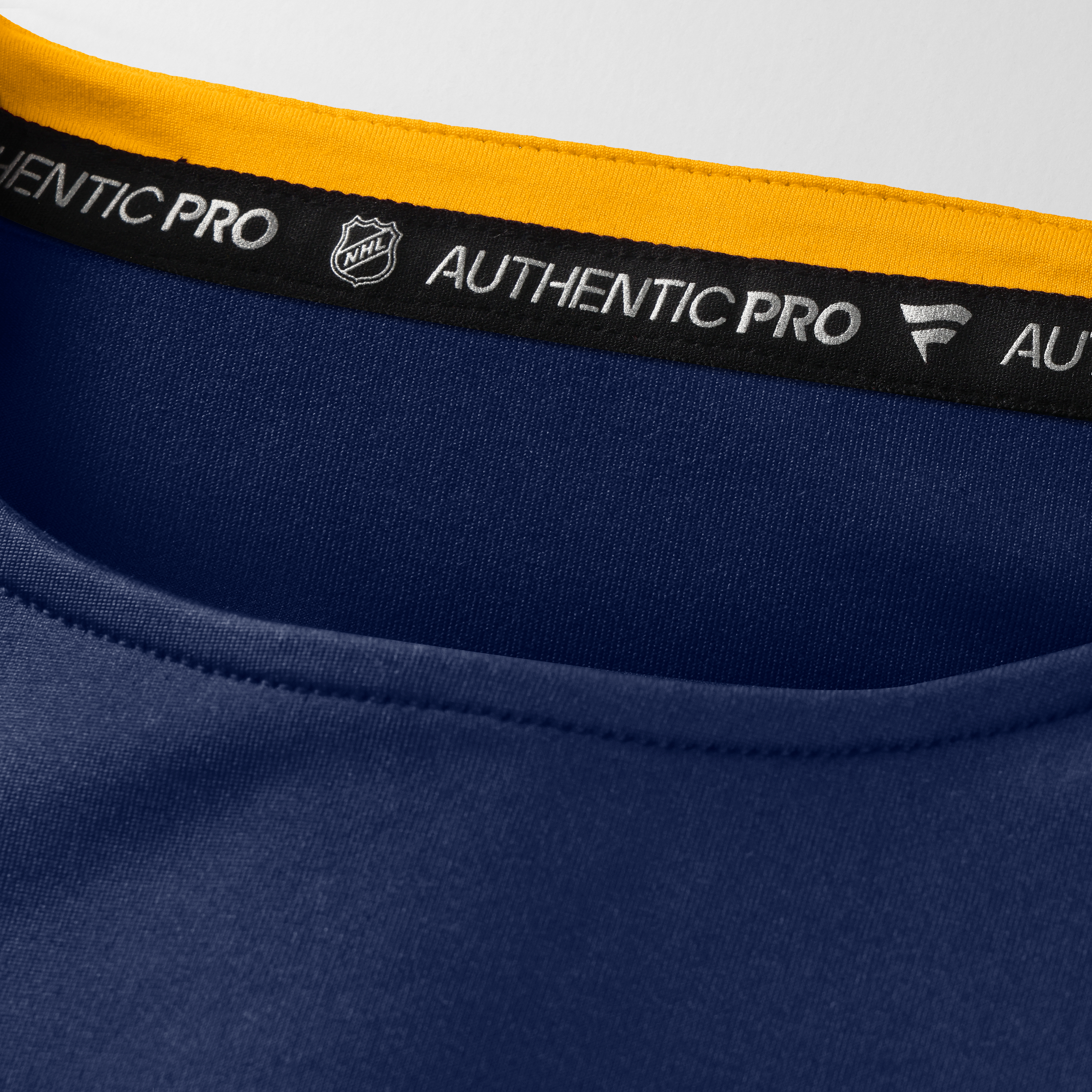 T-shirt à manches longues Fanatics Navy Nashville Predators Authentic Pro Rink Tech pour homme