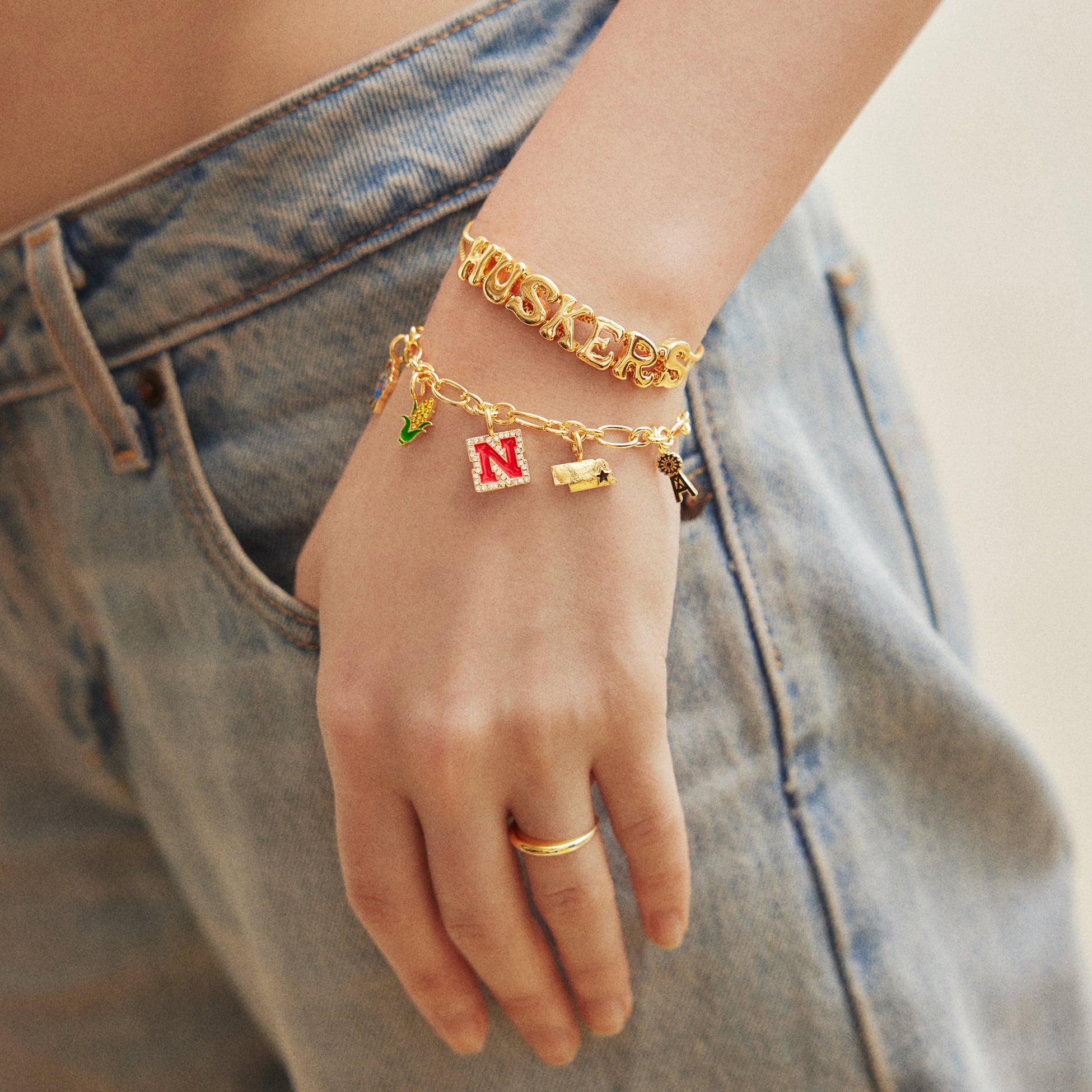 Ensemble de deux bracelets délicats à breloques et slogan BaubleBar Nebraska Huskers