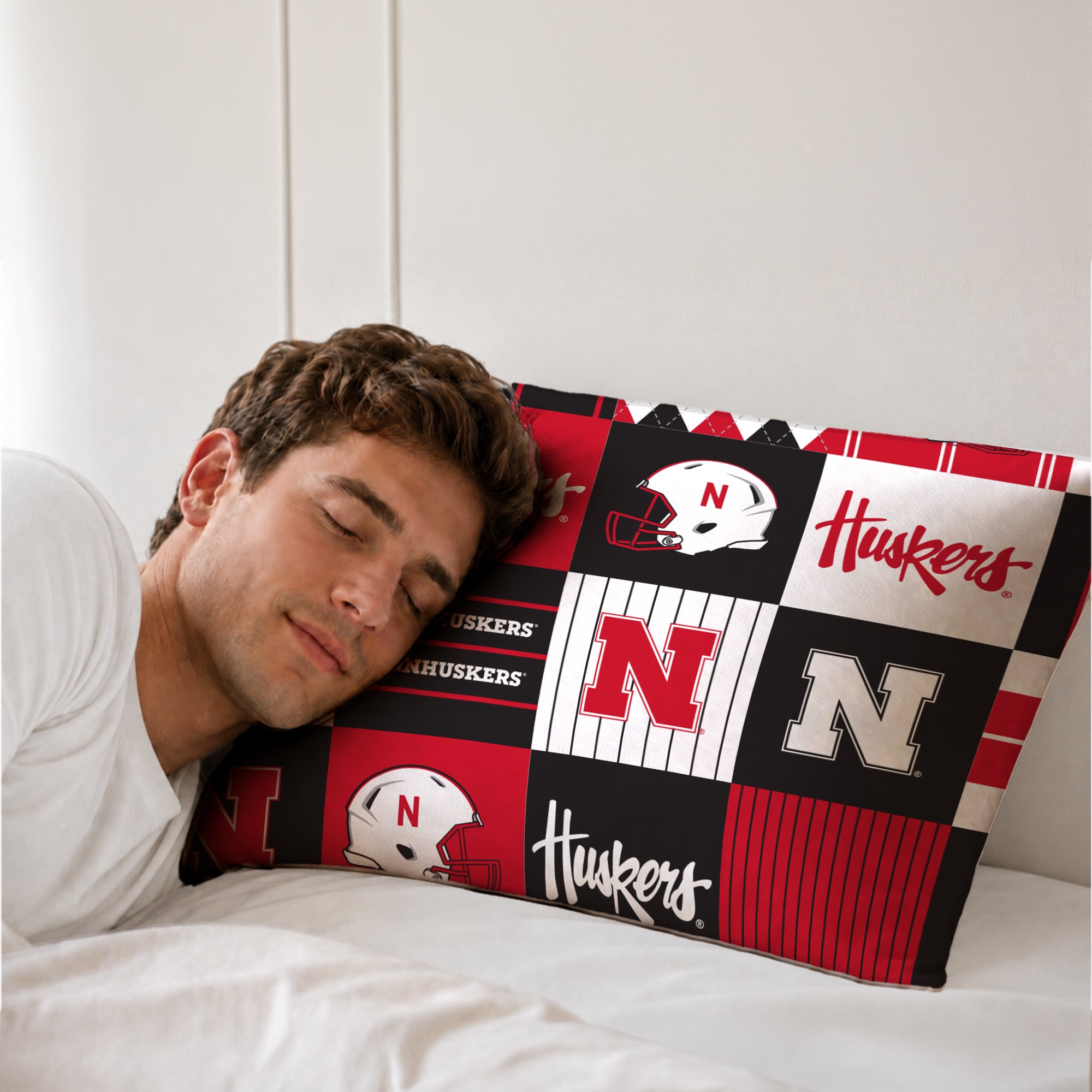 Pegasus Nebraska Huskers Patchwork Plaid Two-Piece Twin/Twin XL Bed in a Bag Set