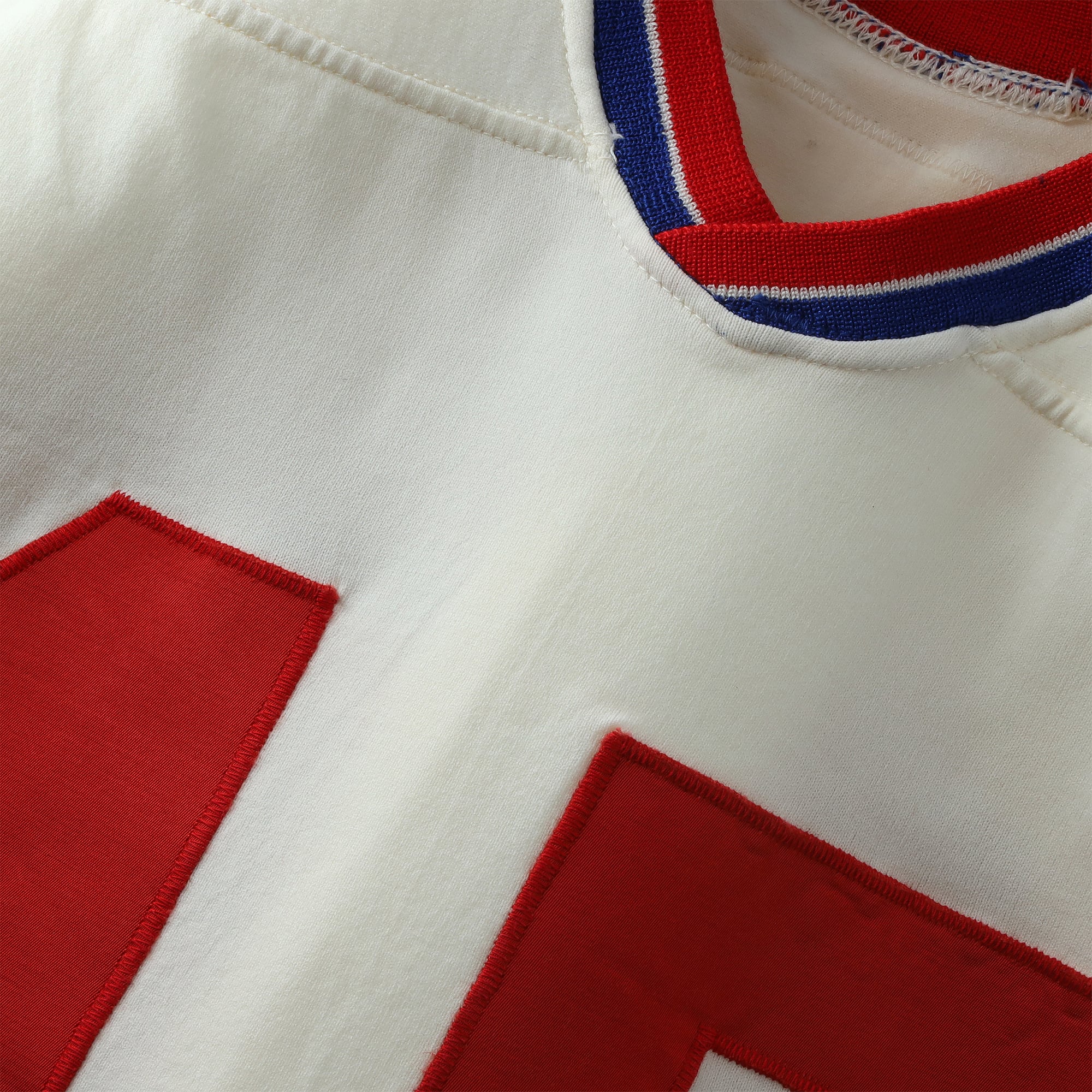 Maillot blanc n° 45 porté par Danny Hardaway, joueur des New England Patriots, lors de la saison 1972 de la NFL.