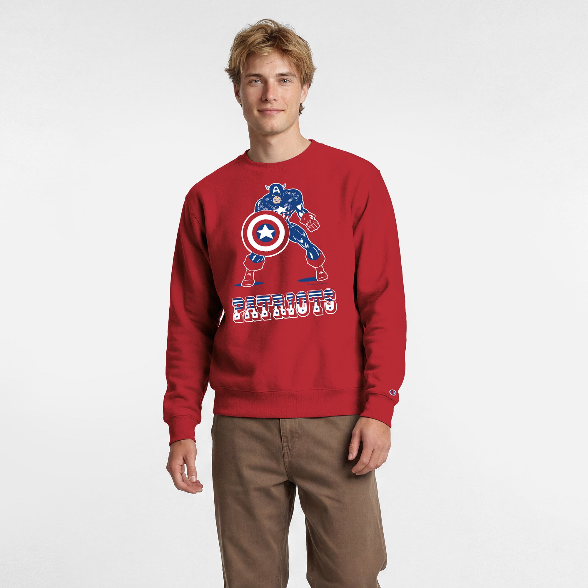 Sweat-shirt homme Disney x Champion rouge New England Patriots Captain America Powerblend
