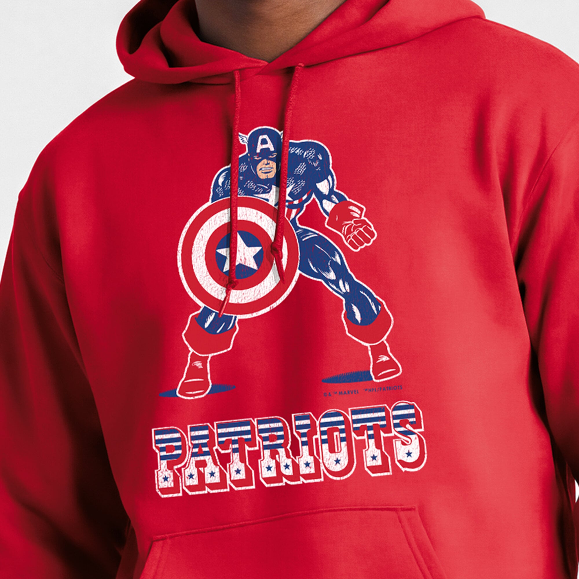 Sweat-shirt à capuche intégral rouge Disney x Champion New England Patriots Powerblend pour homme