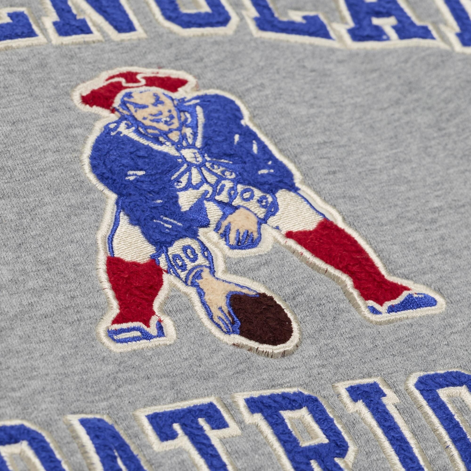 Sweat-shirt Mitchell & Ness pour homme, gris chiné, New England Patriots, collection Premium Essentials.