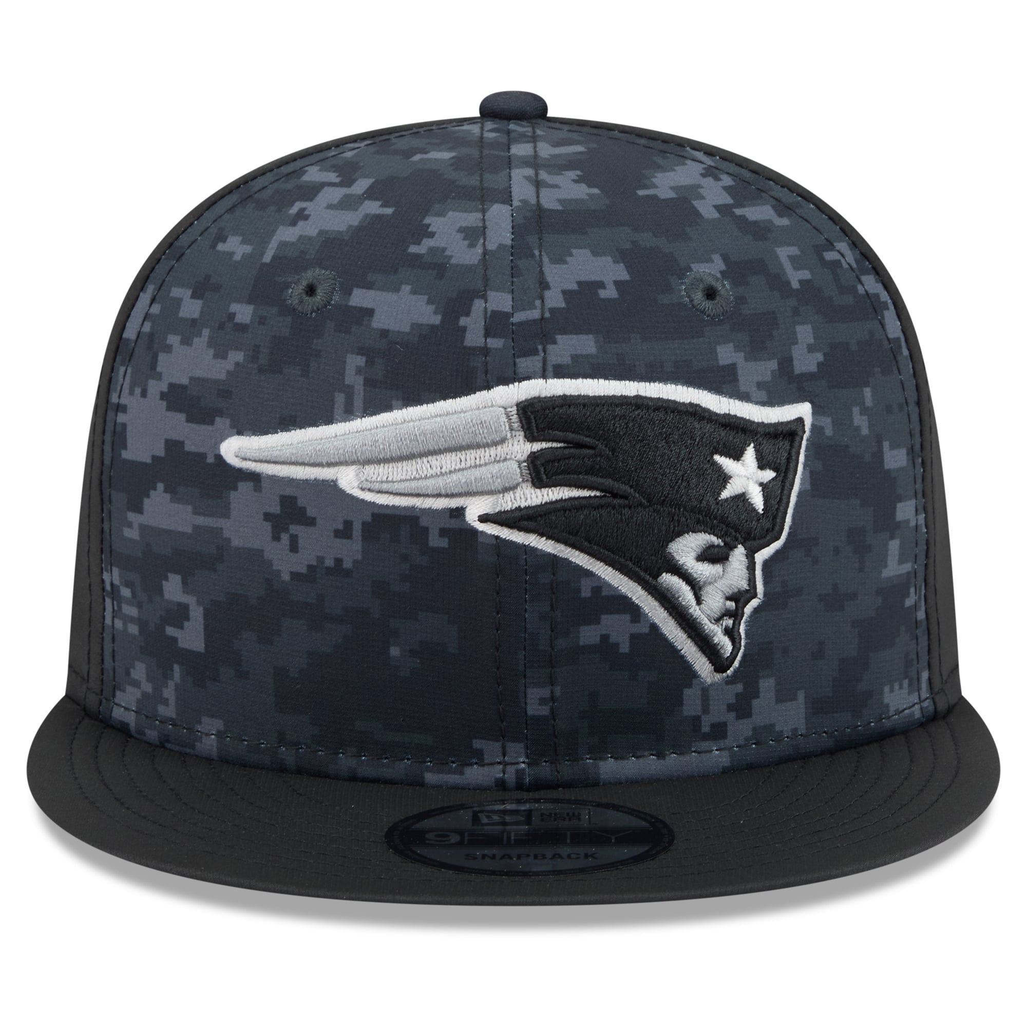 Men's New Era Black New England Patriots 2026 Salute To Service 9FIFTY Snapback Hat