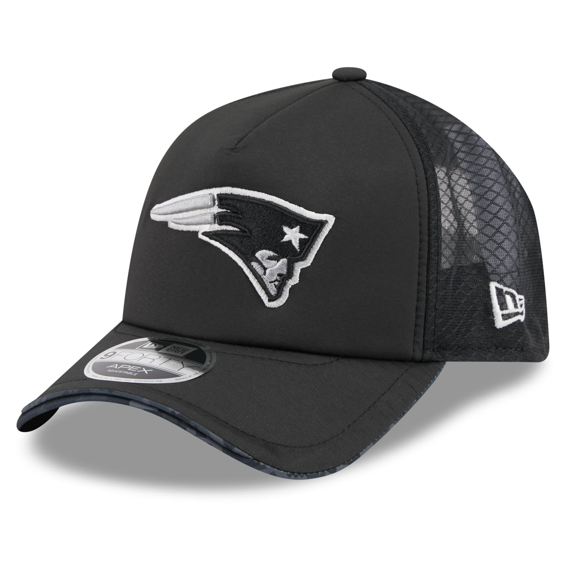 Men's New Era Black New England Patriots 2026 Salute To Service Apex 9FORTY Adjustable Trucker Hat