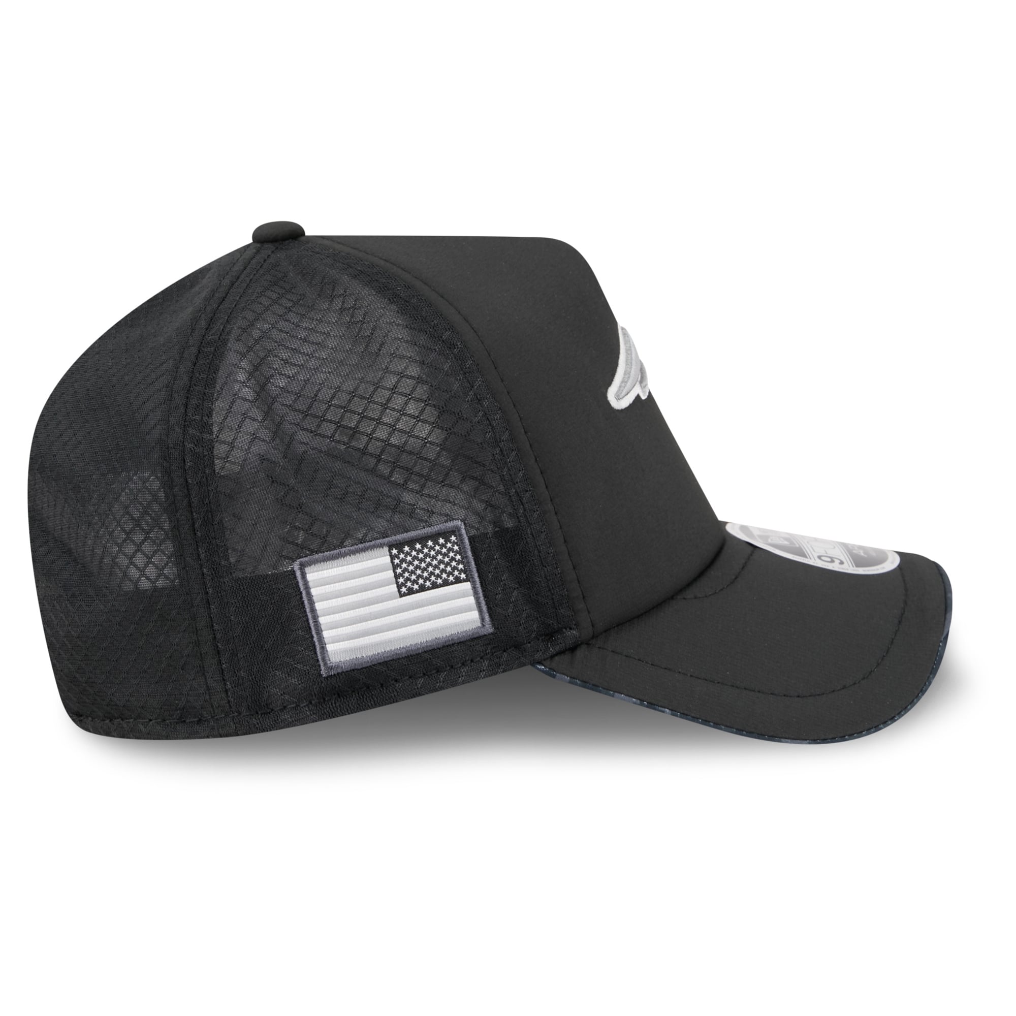 Men's New Era Black New England Patriots 2026 Salute To Service Apex 9FORTY Adjustable Trucker Hat