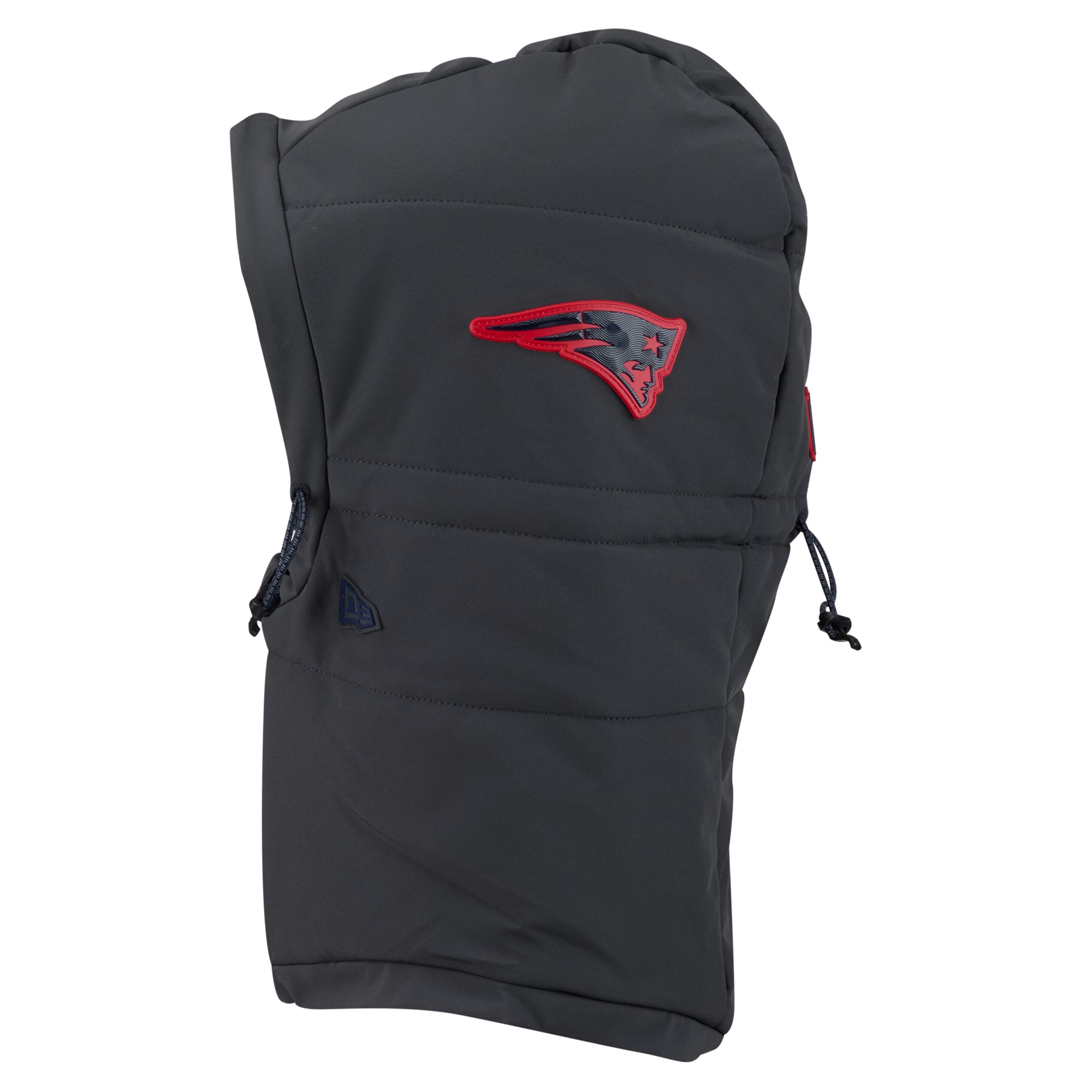 Sweat à capuche matelassé ajustable New Era pour homme, coloris anthracite, New England Patriots 2026 Sideline, idéal pour temps froid.