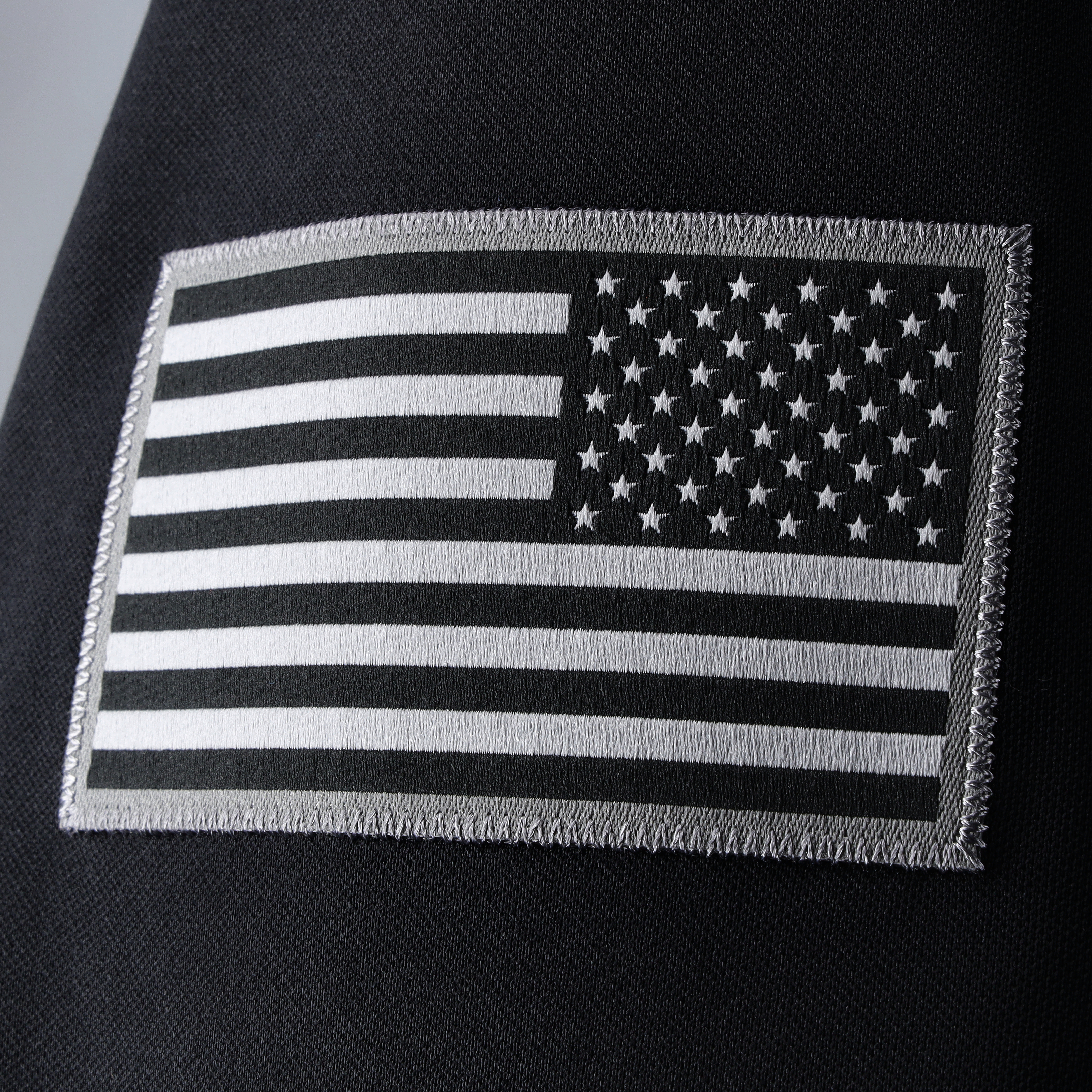Maillot Nike Drake Maye noir New England Patriots 2026 Salute to Service, édition limitée cousue