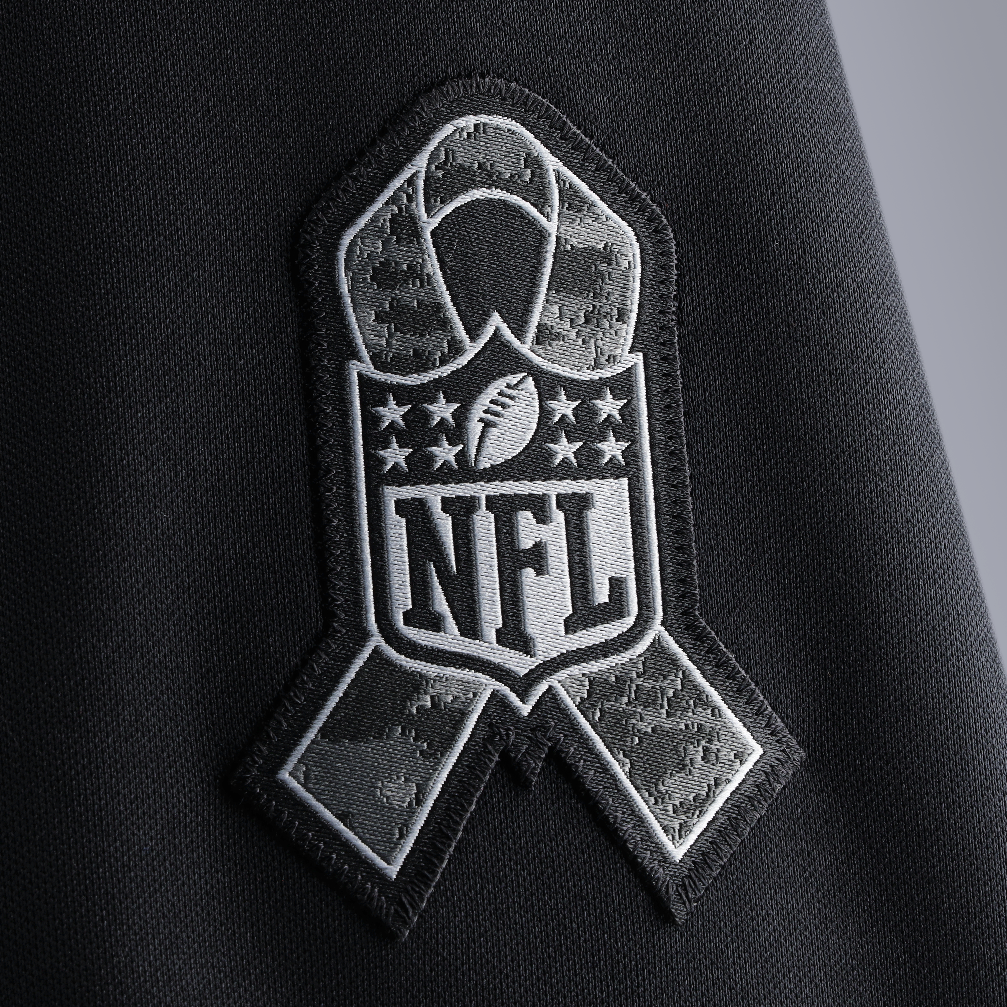 Maillot Nike Drake Maye noir New England Patriots 2026 Salute to Service, édition limitée cousue
