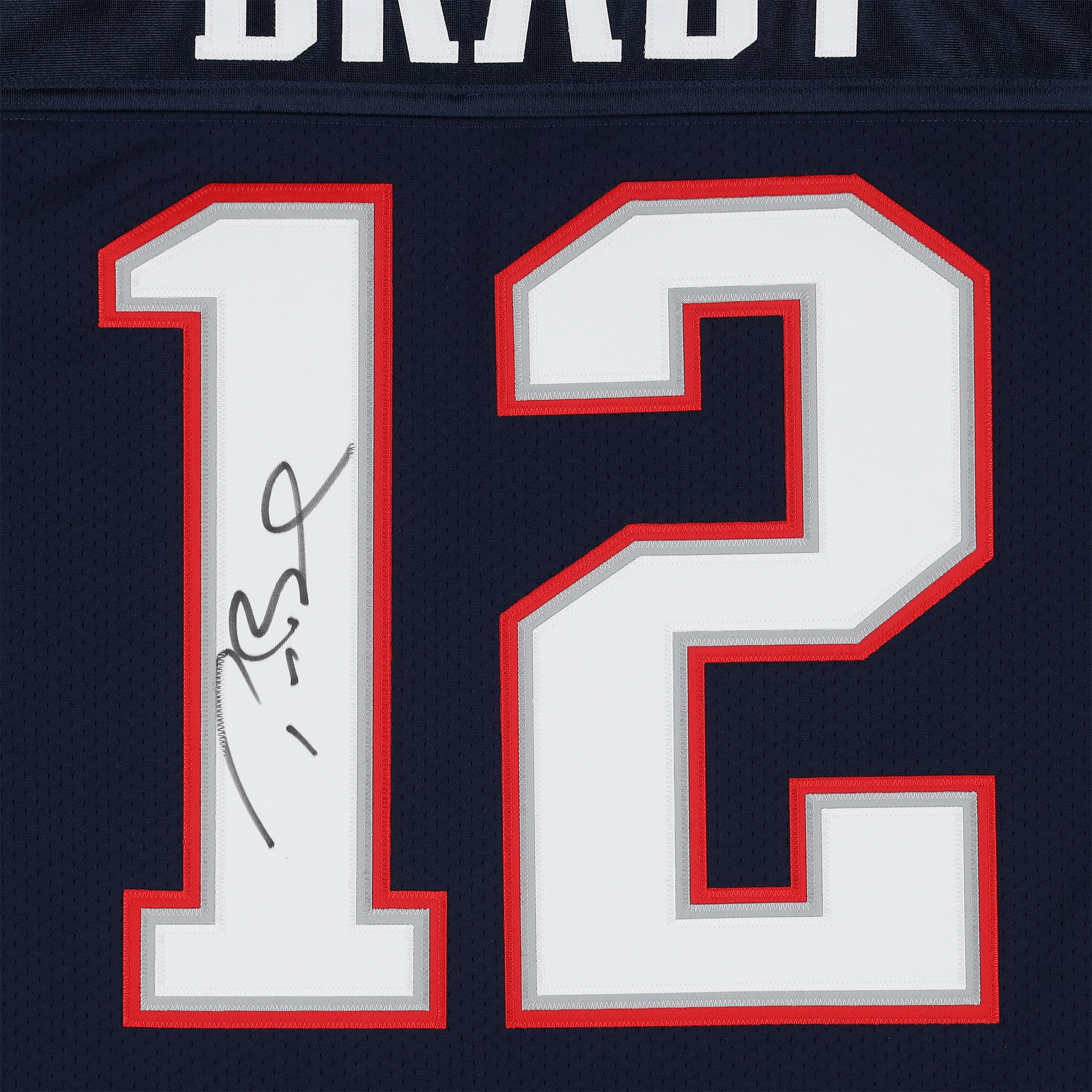 Maillot authentique Mitchell & Ness bleu marine 2001 autographié par Tom Brady, des New England Patriots