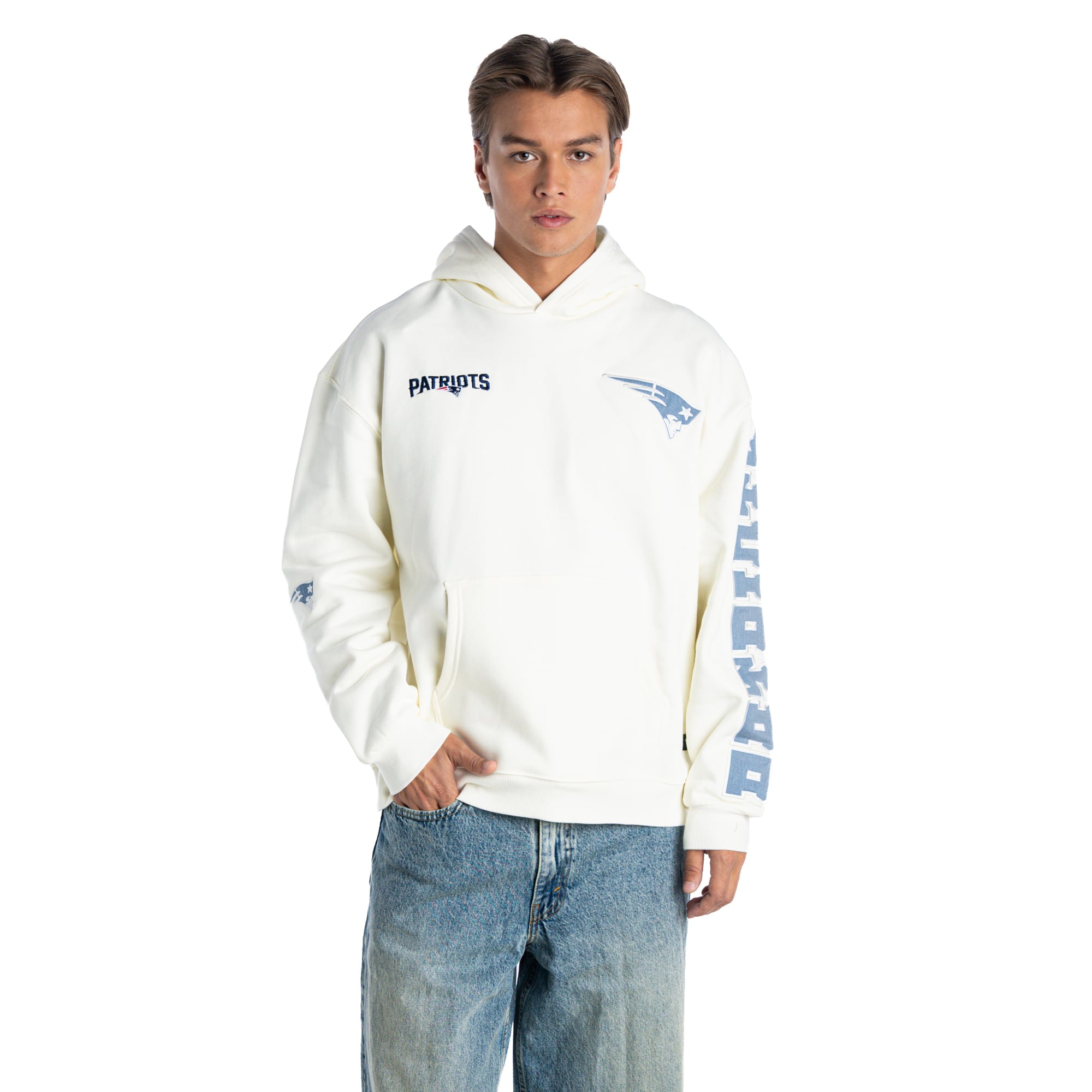 Sweat à capuche oversize unisexe The Wild Collective couleur crème New England Patriots