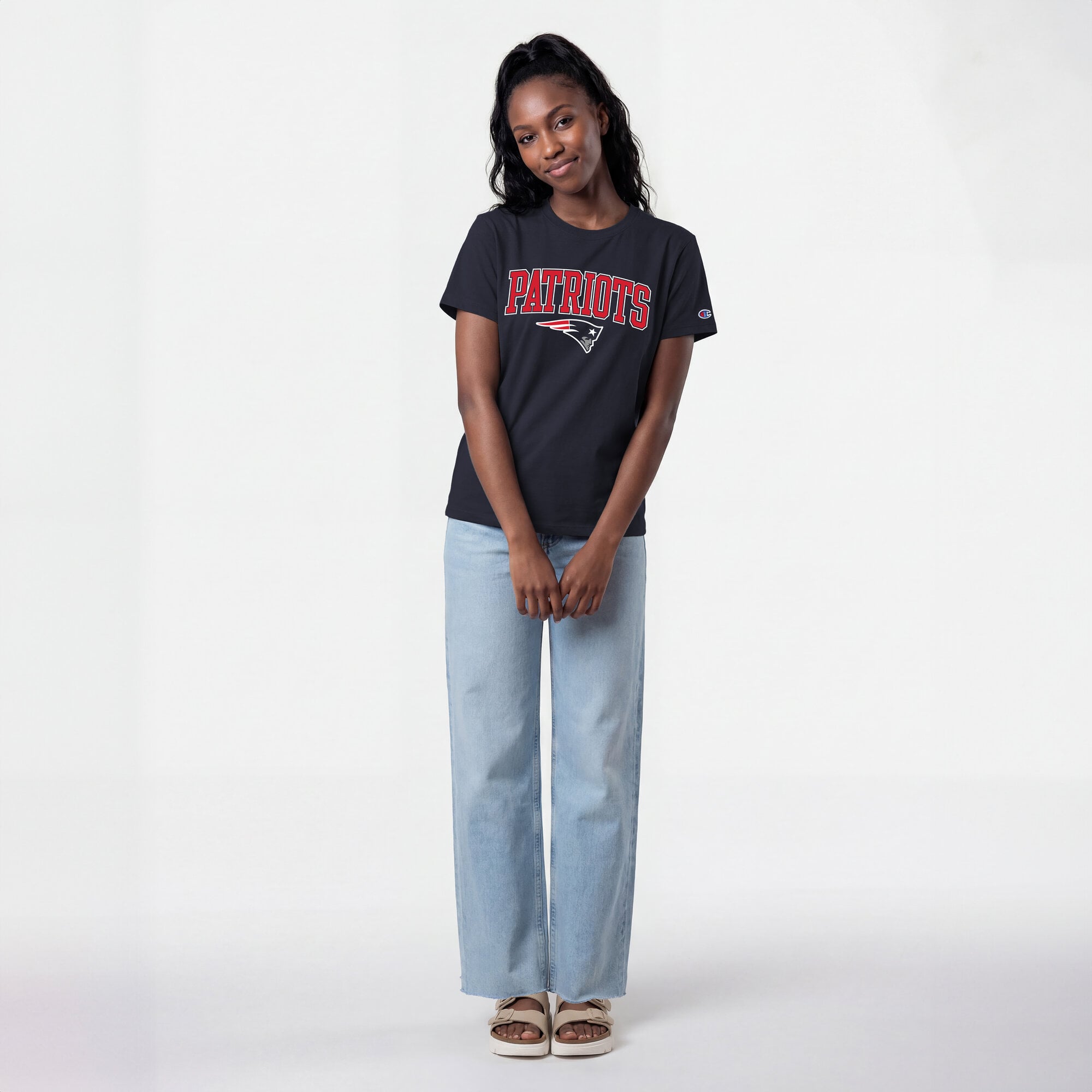 T-shirt Champion pour femmes, bleu marine, logo arqué des New England Patriots