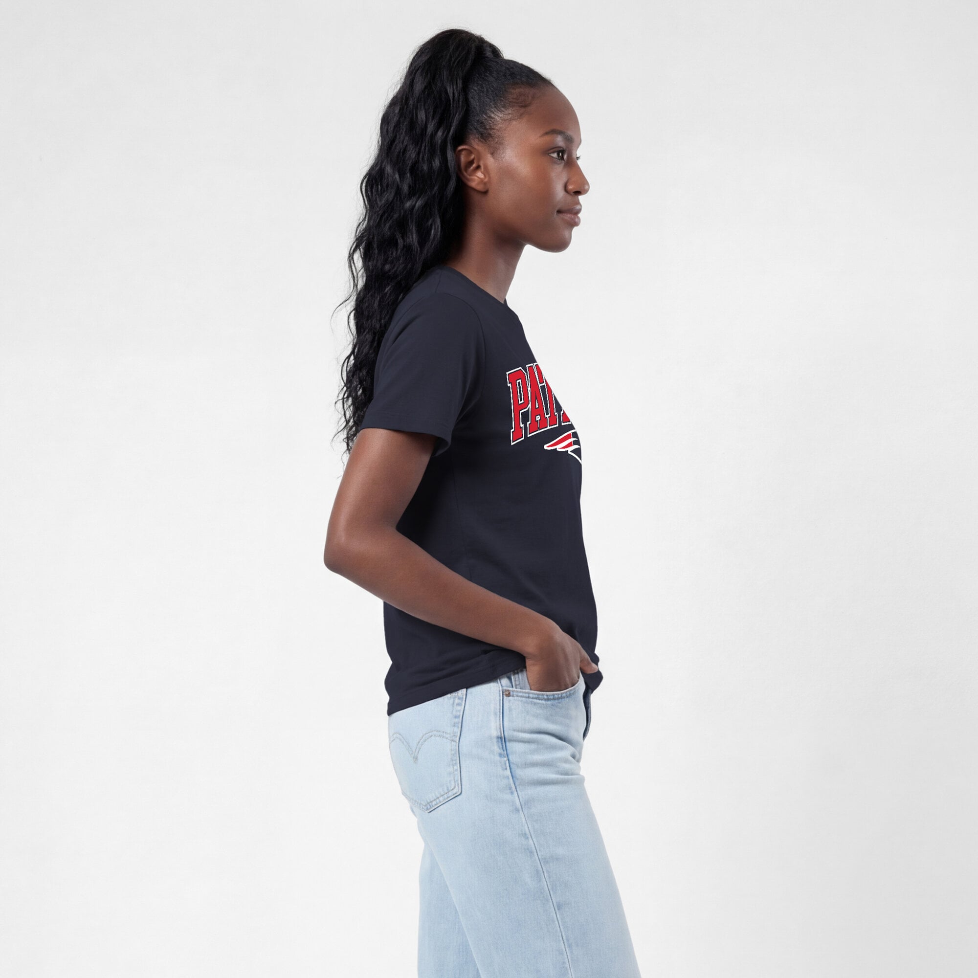 T-shirt Champion pour femmes, bleu marine, logo arqué des New England Patriots