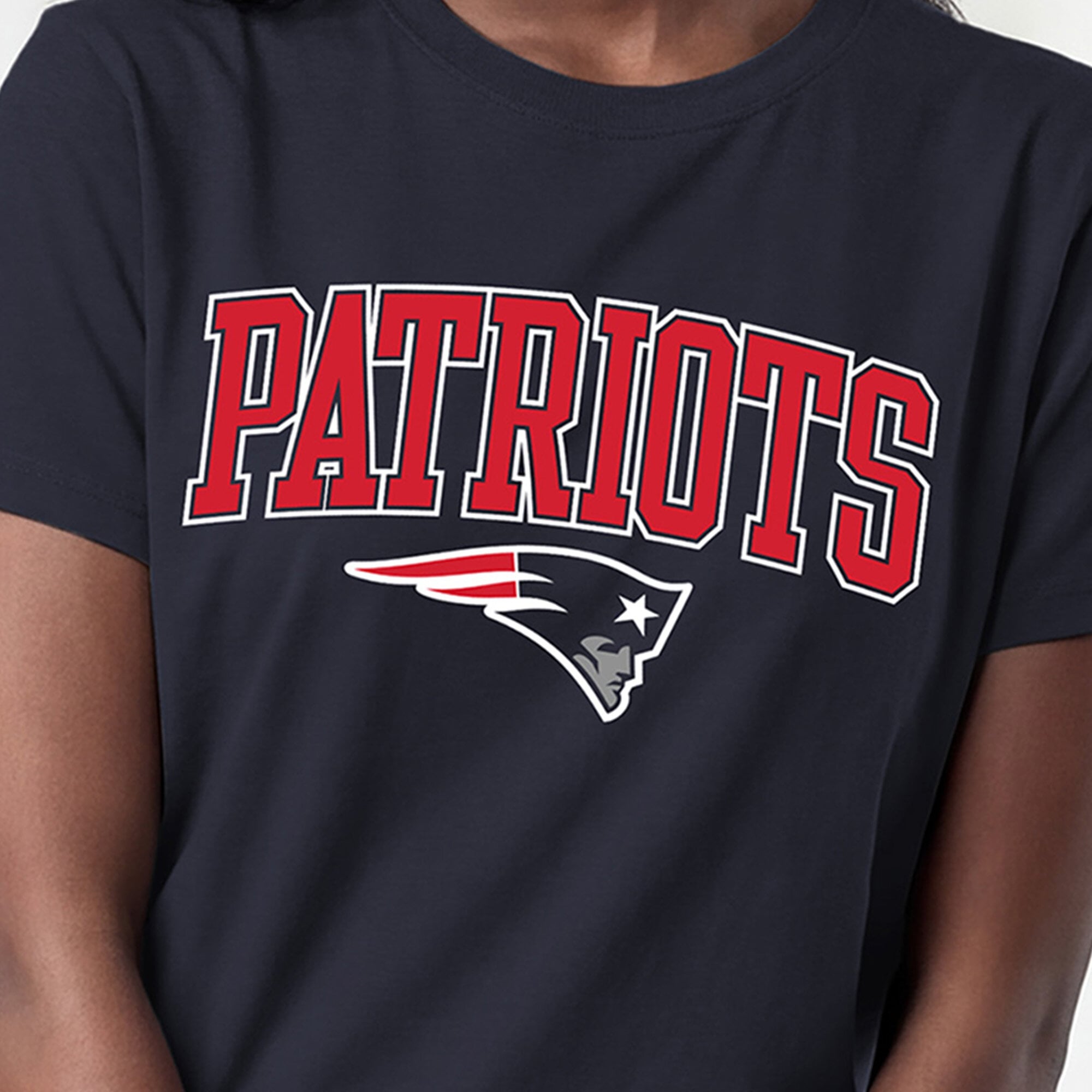 T-shirt Champion pour femmes, bleu marine, logo arqué des New England Patriots