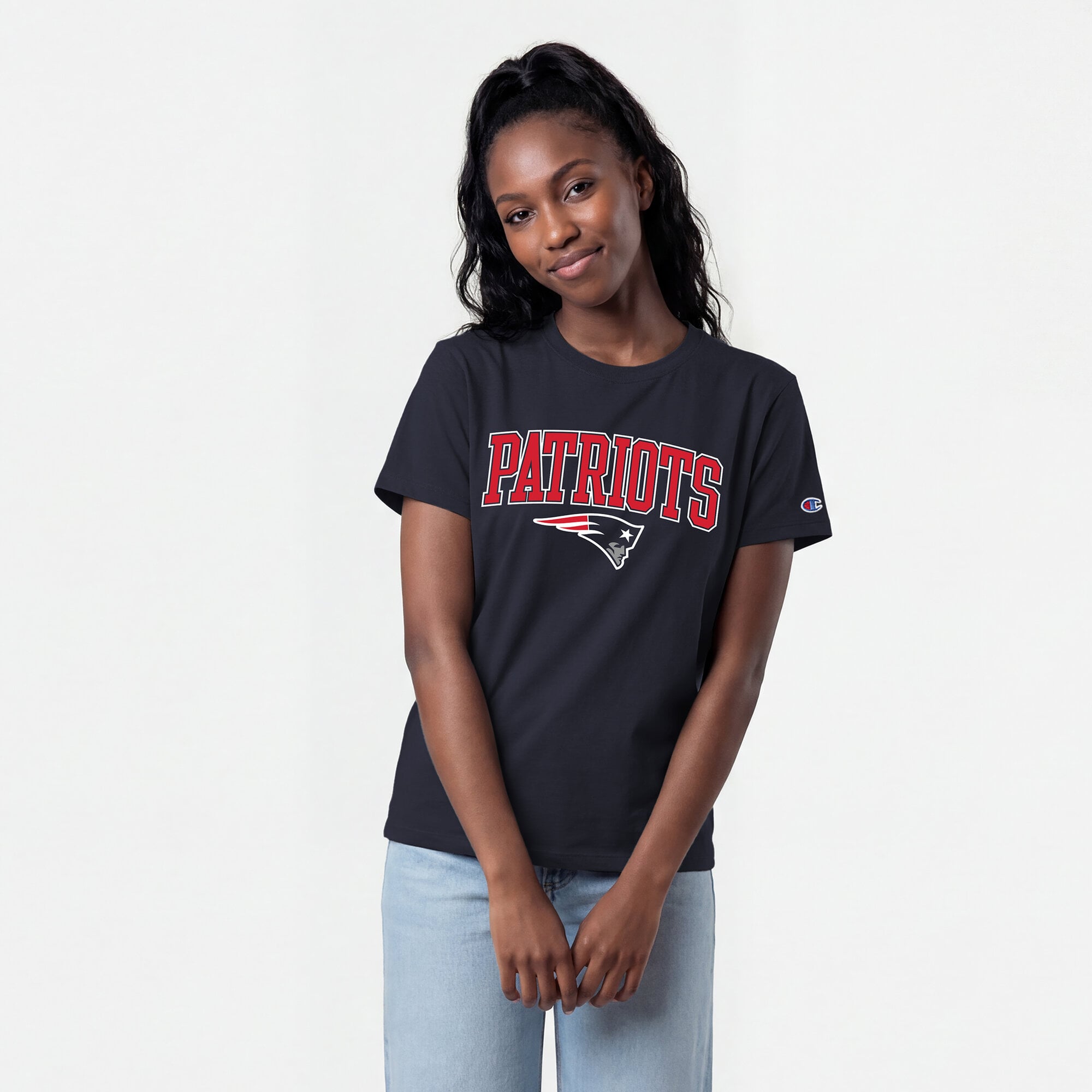 T-shirt Champion pour femmes, bleu marine, logo arqué des New England Patriots