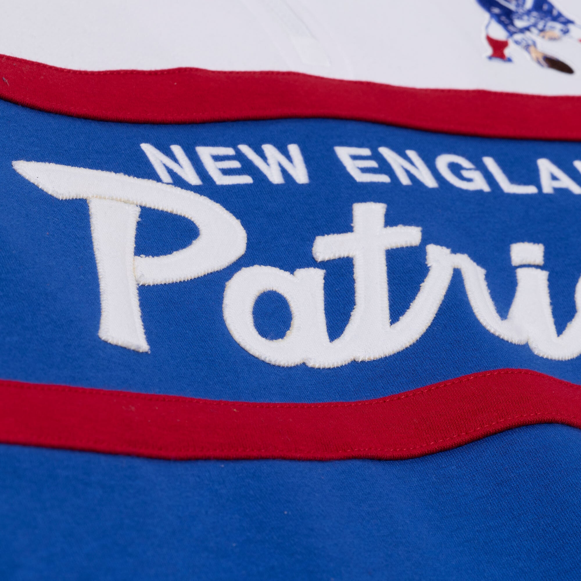 Pull à col zippé Mitchell & Ness bleu pour femme, modèle entraîneur-chef des New England Patriots.