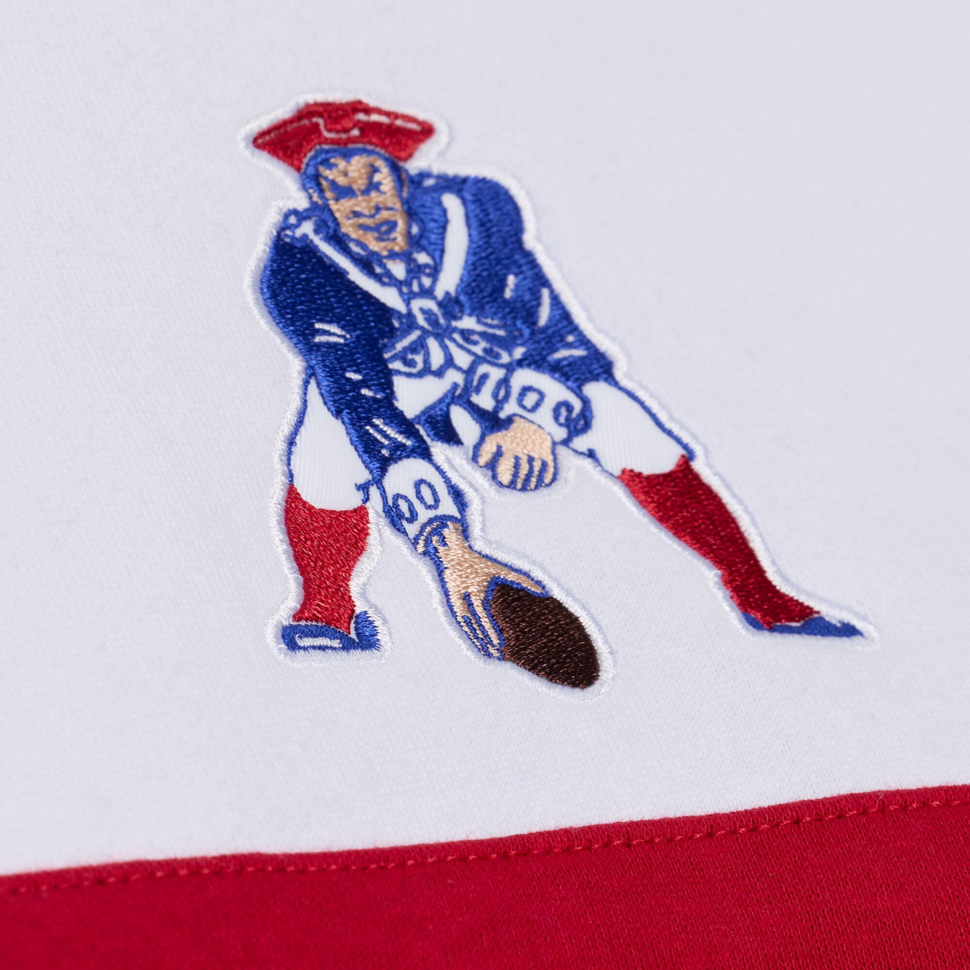 Pull à col zippé Mitchell & Ness bleu pour femme, modèle entraîneur-chef des New England Patriots.