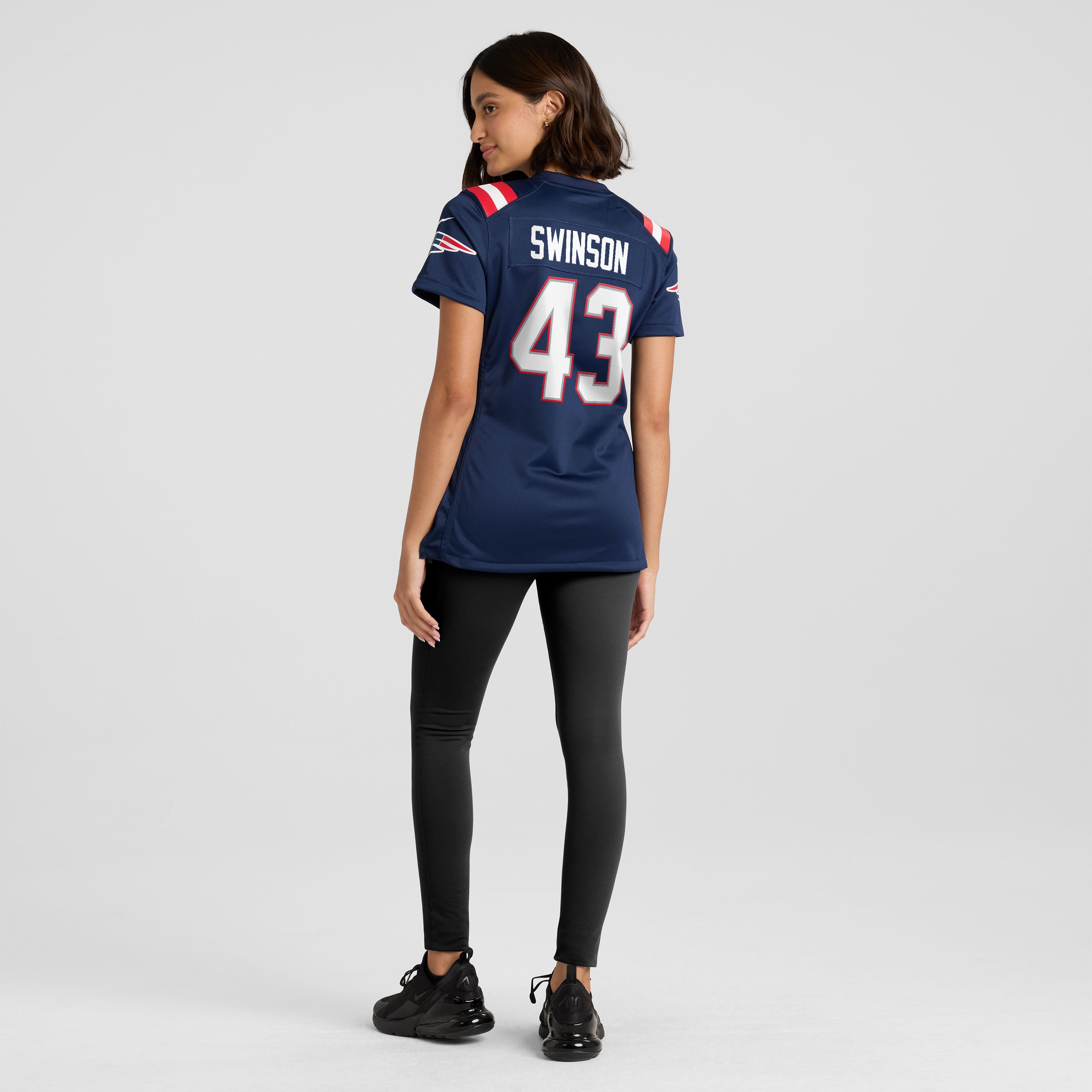 Maillot de match Nike Bradyn Swinson bleu marine des New England Patriots pour femmes