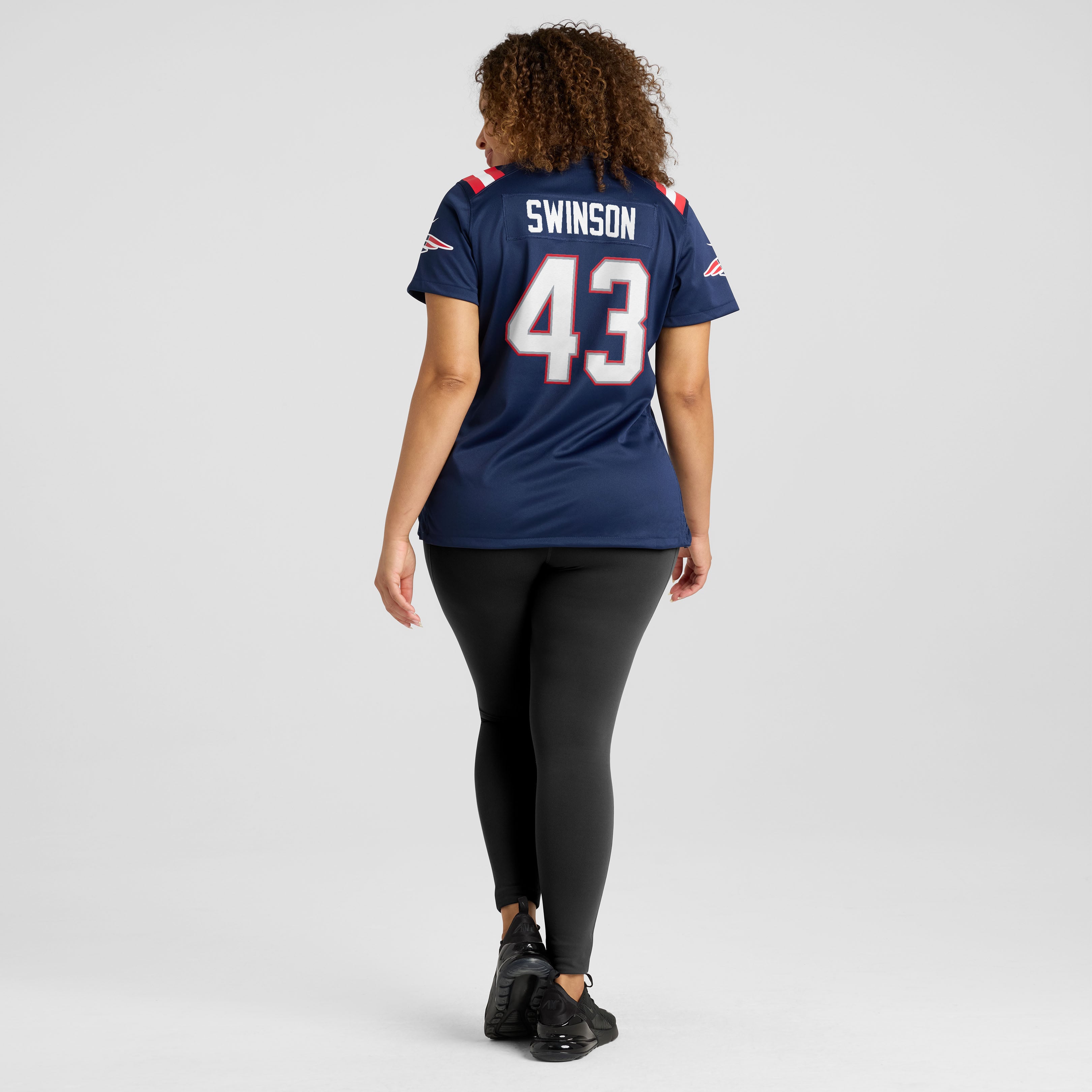 Maillot de match Nike Bradyn Swinson bleu marine des New England Patriots pour femmes