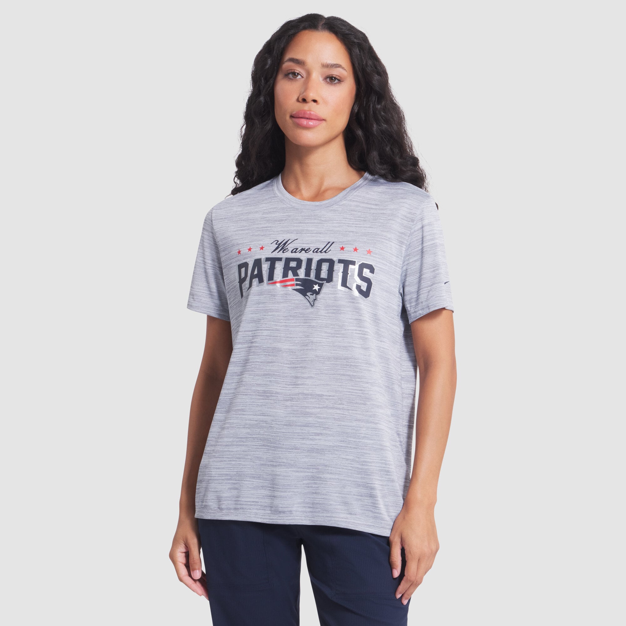 T-shirt Nike Silver New England Patriots Rivalries Collection pour femmes, en tissu flammé Dri-FIT