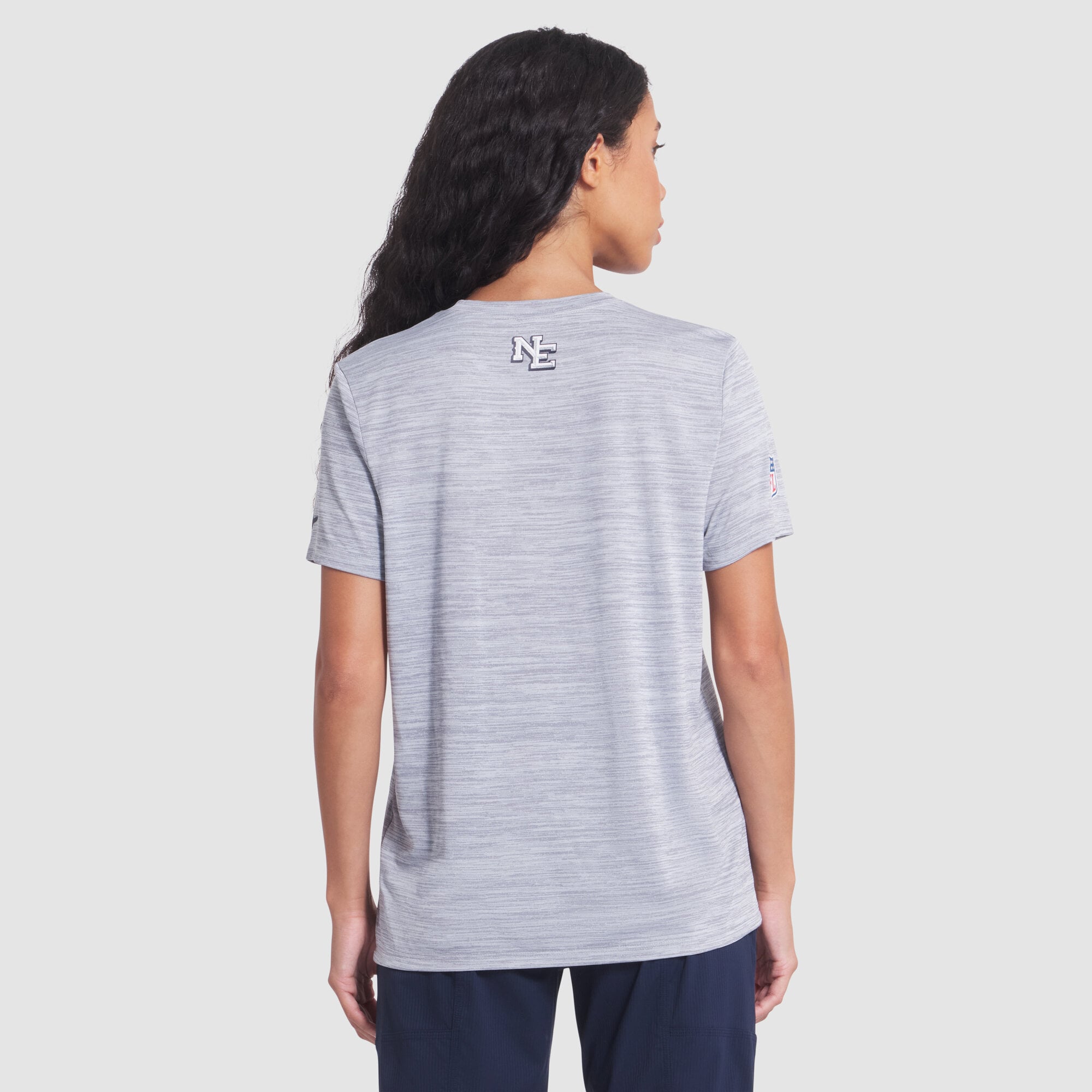 T-shirt Nike Silver New England Patriots Rivalries Collection pour femmes, en tissu flammé Dri-FIT