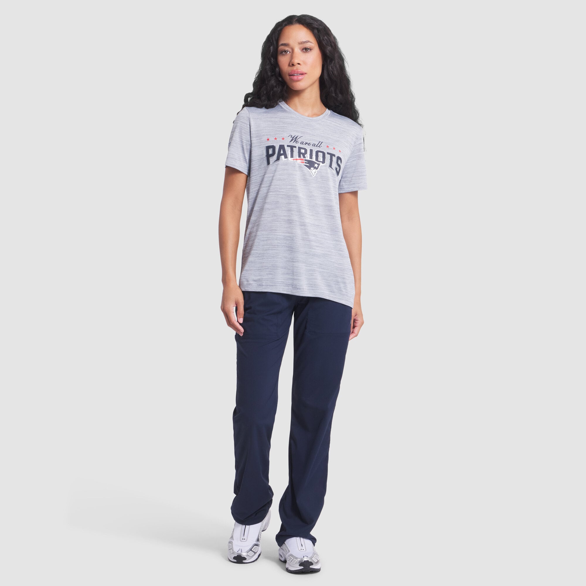 T-shirt Nike Silver New England Patriots Rivalries Collection pour femmes, en tissu flammé Dri-FIT