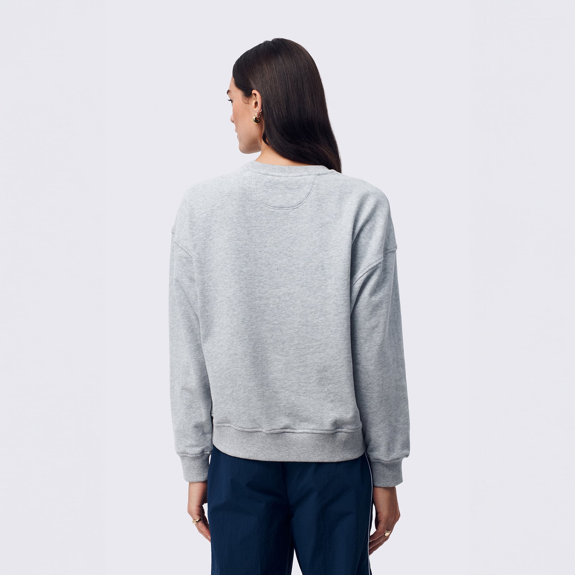 Pull Terez pour femme, gris chiné, motif football des New England Patriots, en coton classique à col rond.