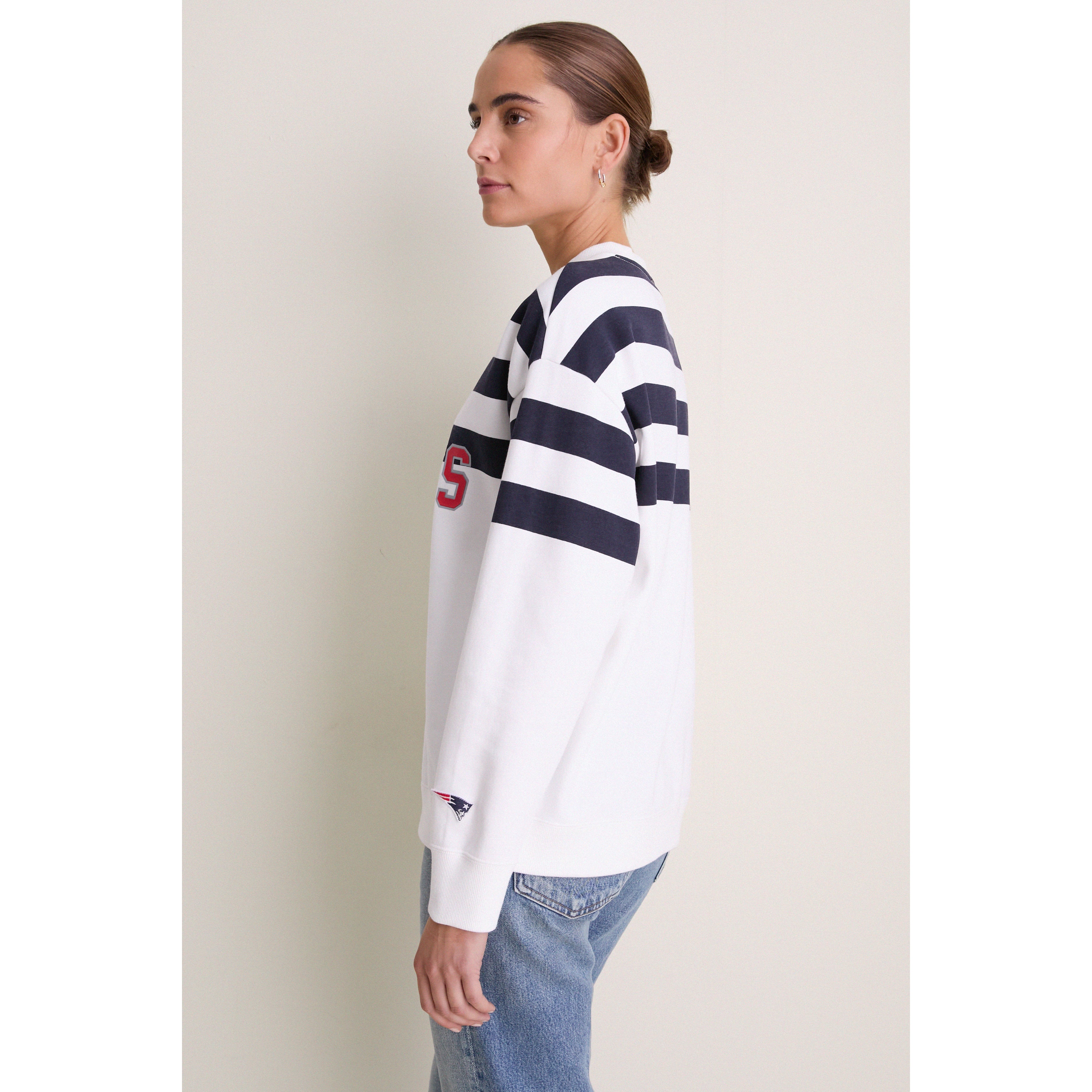 Sweat-shirt rayé blanc et marine Tuckernuck pour femme, motif New England Patriots
