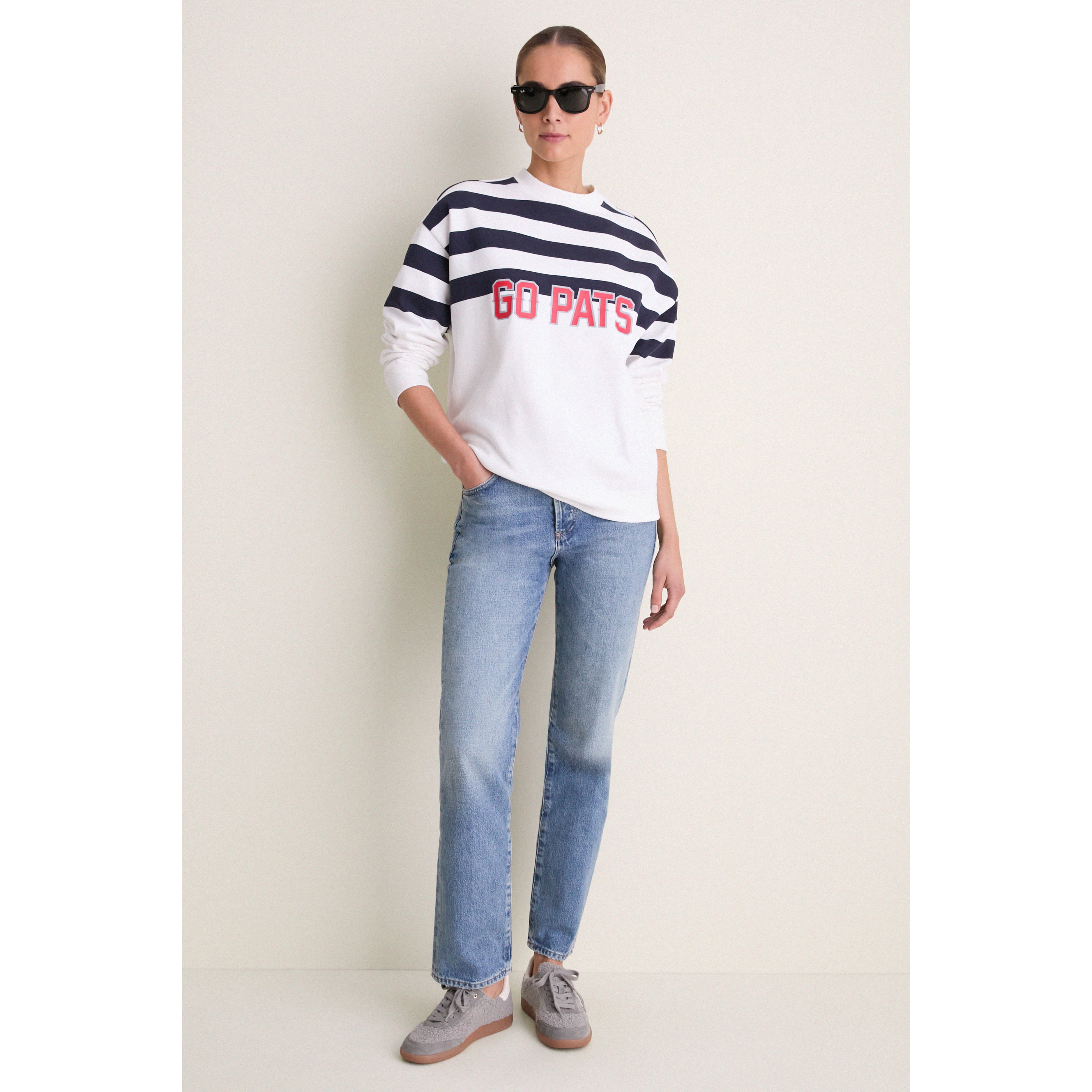 Sweat-shirt rayé blanc et marine Tuckernuck pour femme, motif New England Patriots