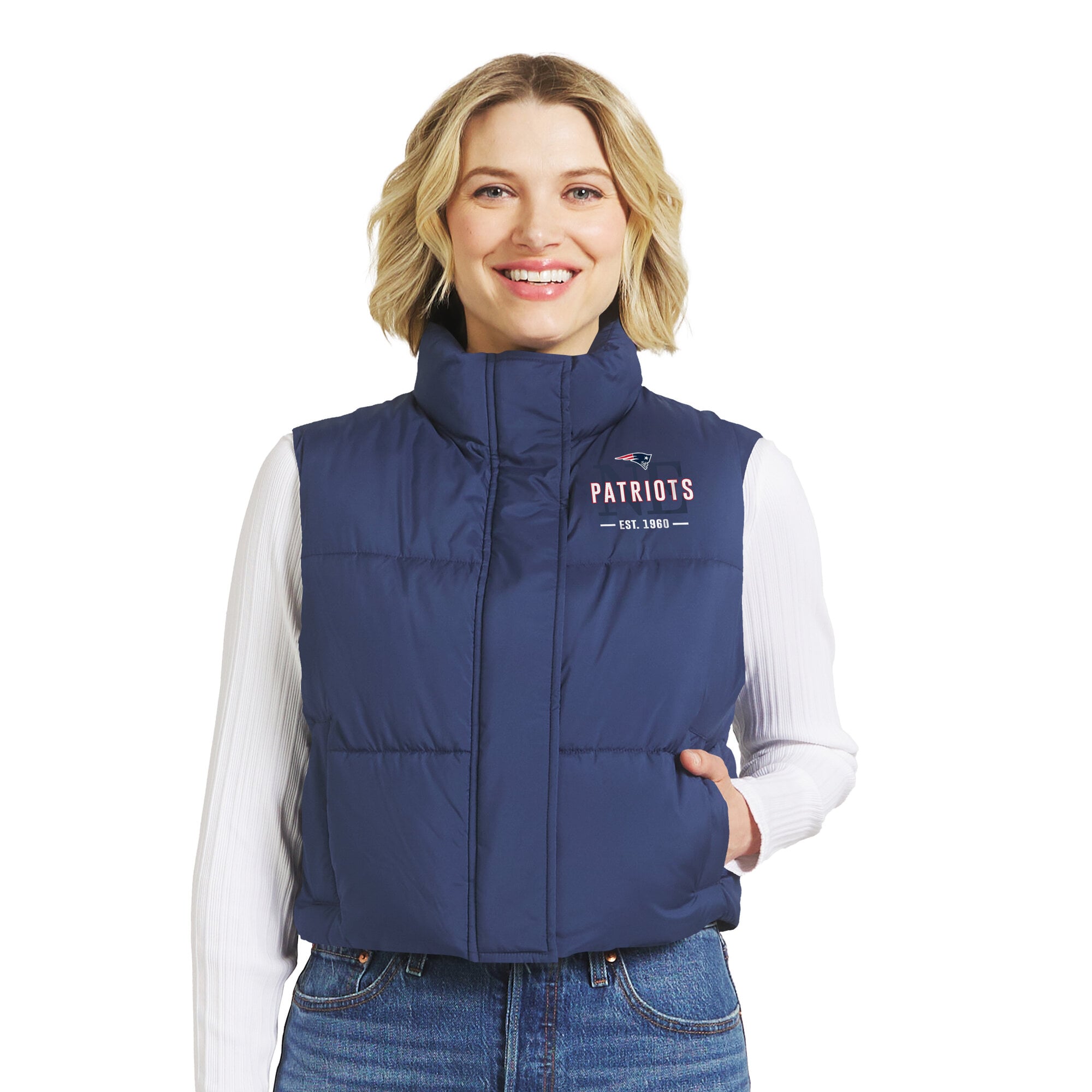 Gilet matelassé court zippé bleu marine New England Patriots de la marque WEAR by Erin Andrews pour femmes
