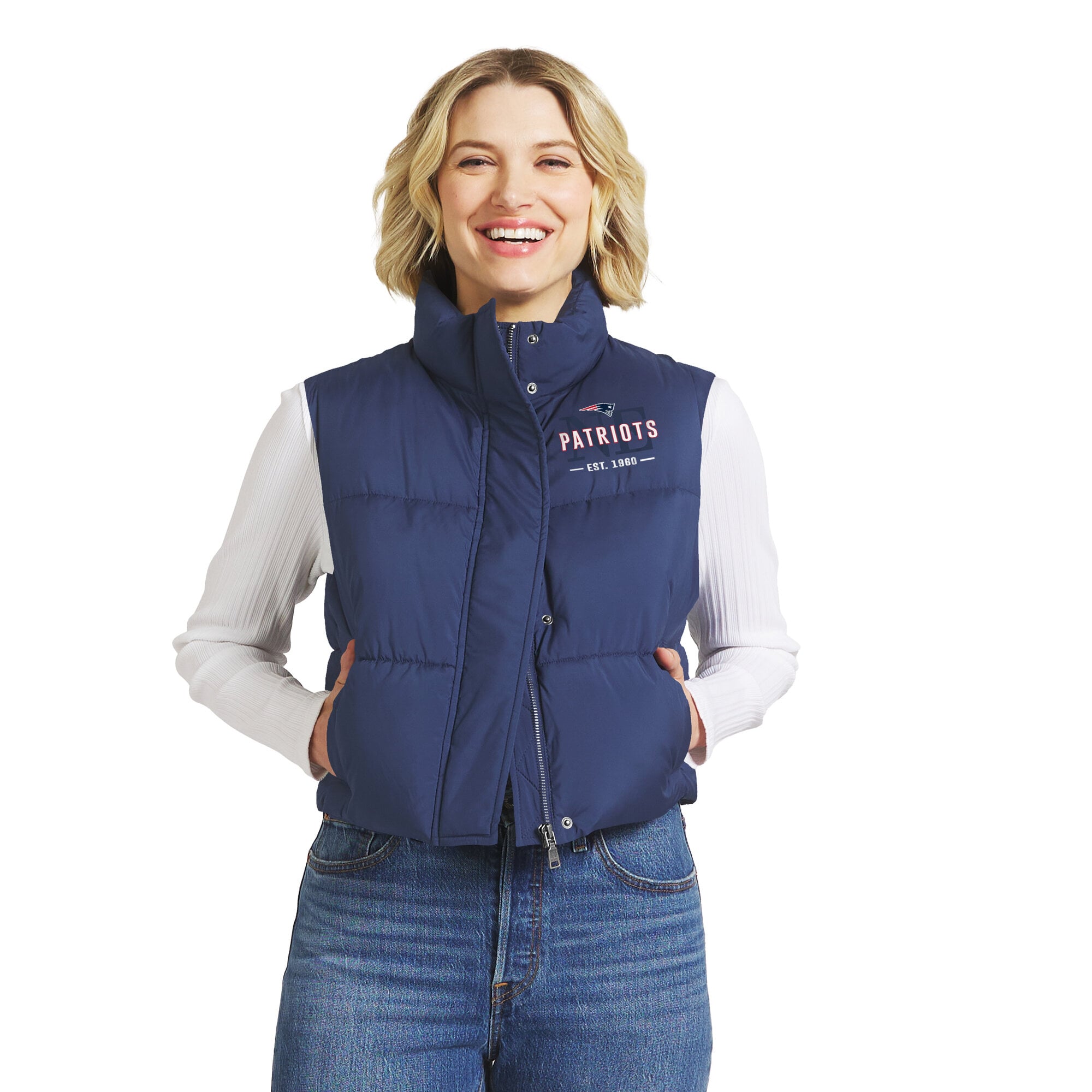 Gilet matelassé court zippé bleu marine New England Patriots de la marque WEAR by Erin Andrews pour femmes