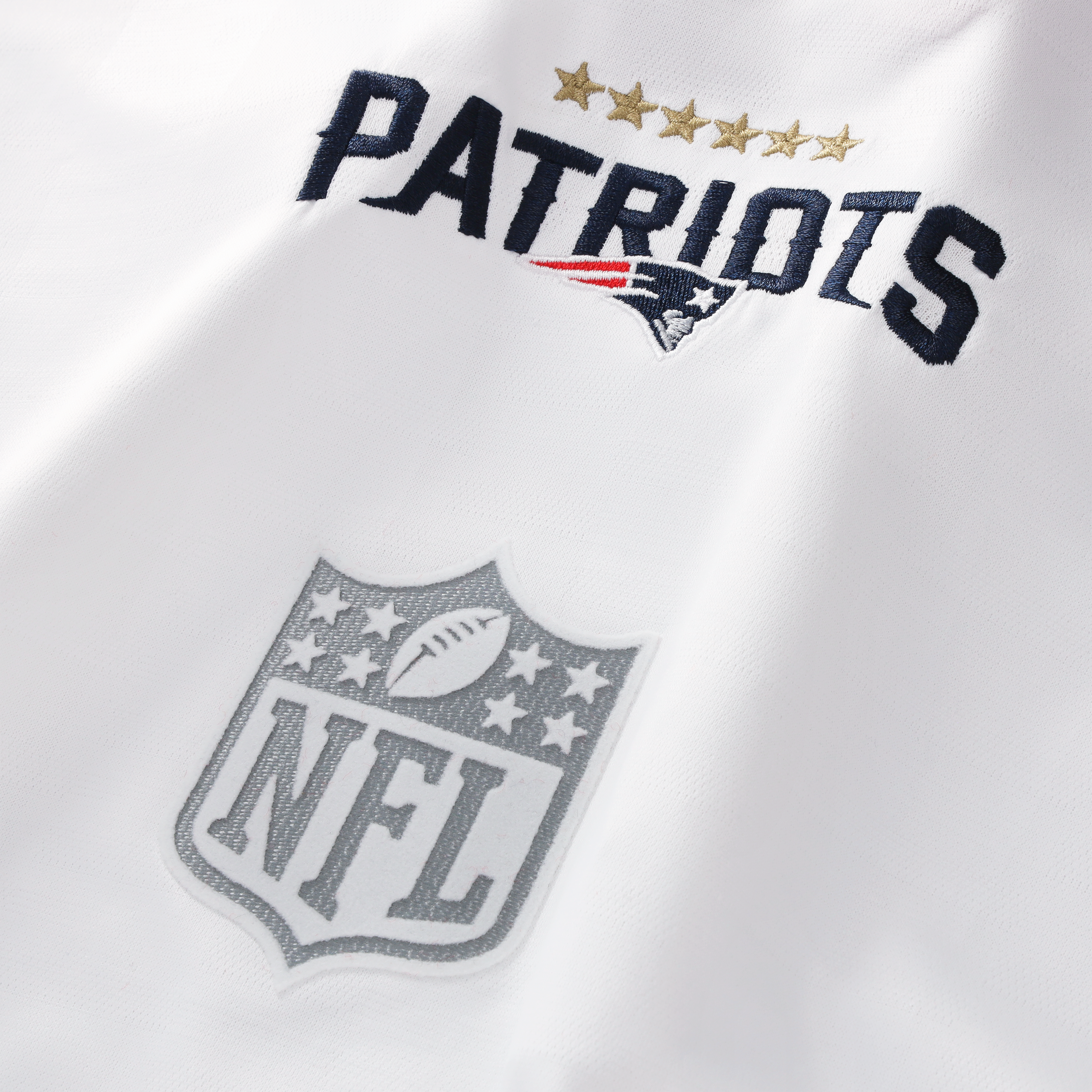 T-shirt de supporter Youth Fanatics blanc New England Patriots à col en V