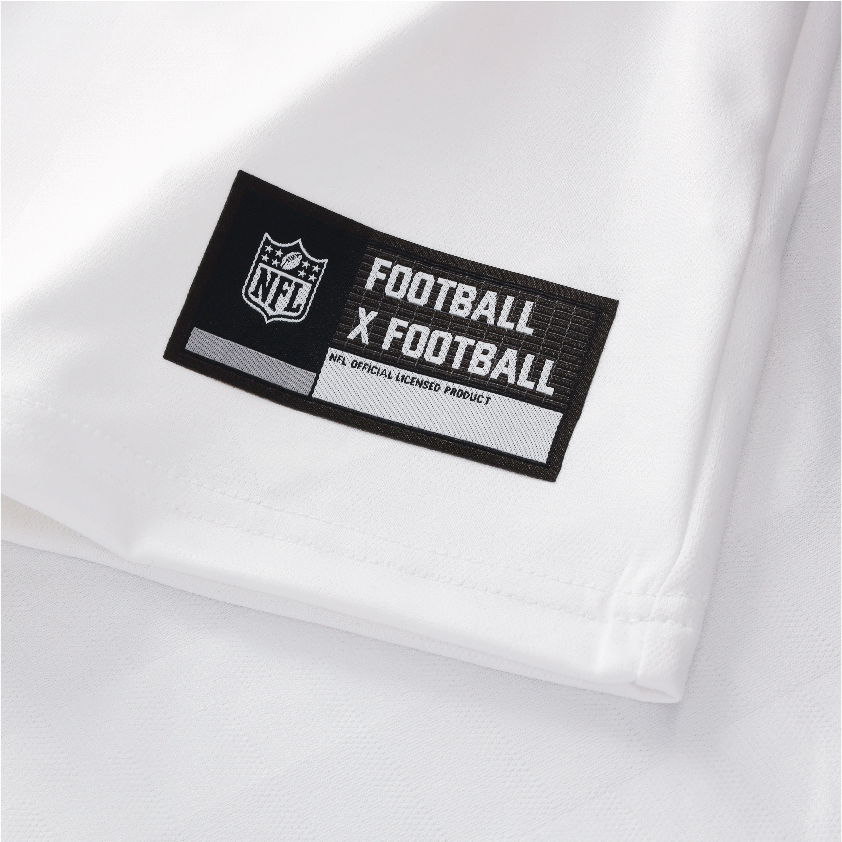 T-shirt de supporter Youth Fanatics blanc New England Patriots à col en V