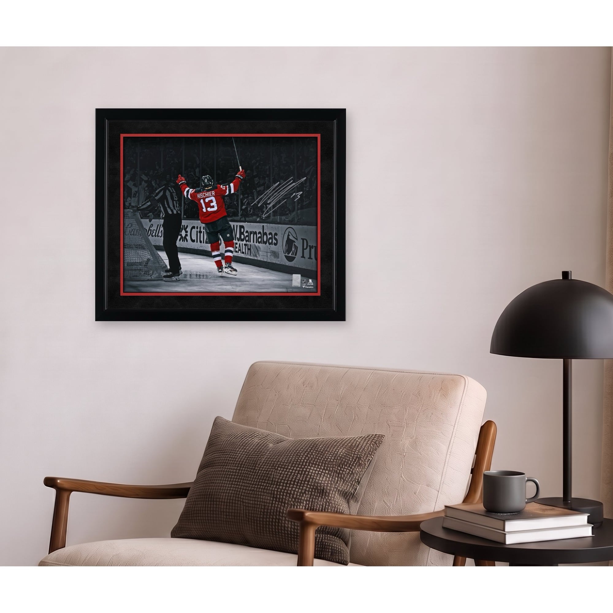 Photo de Nico Hischier, joueur des New Jersey Devils, autographiée (40,6 x 50,8 cm), lors de la cérémonie des Celebration Spotlight.