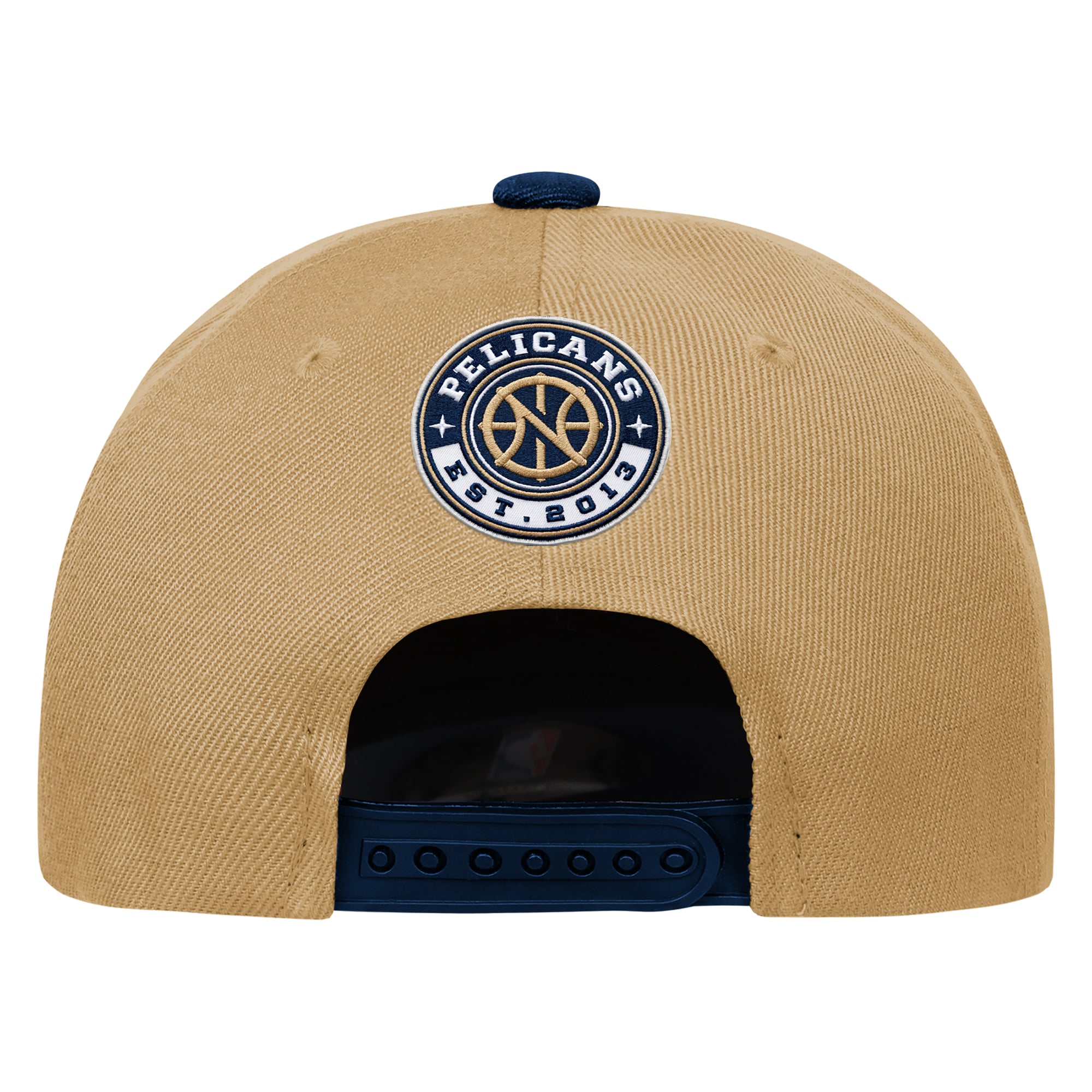 Casquette Youth Outerstuff blanche/marine avec logo des Pelicans de la Nouvelle-Orléans, modèle Three Pro Pinch pré-courbé et ajustable