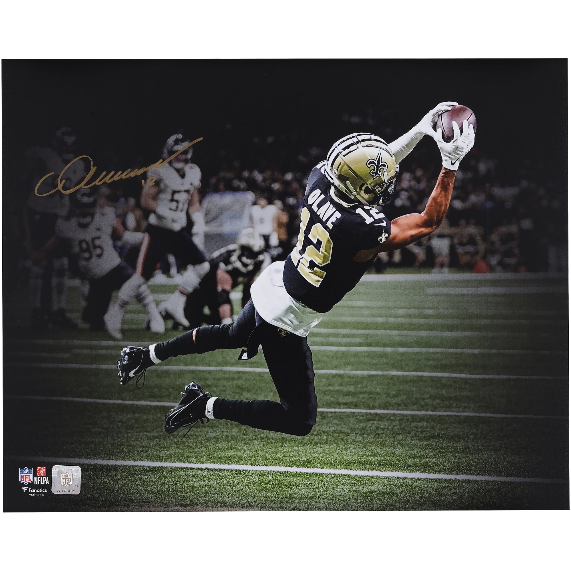 Photo dédicacée de Chris Olave (New Orleans Saints) - Touchdown contre les Bears de Chicago (40 x 50 cm)