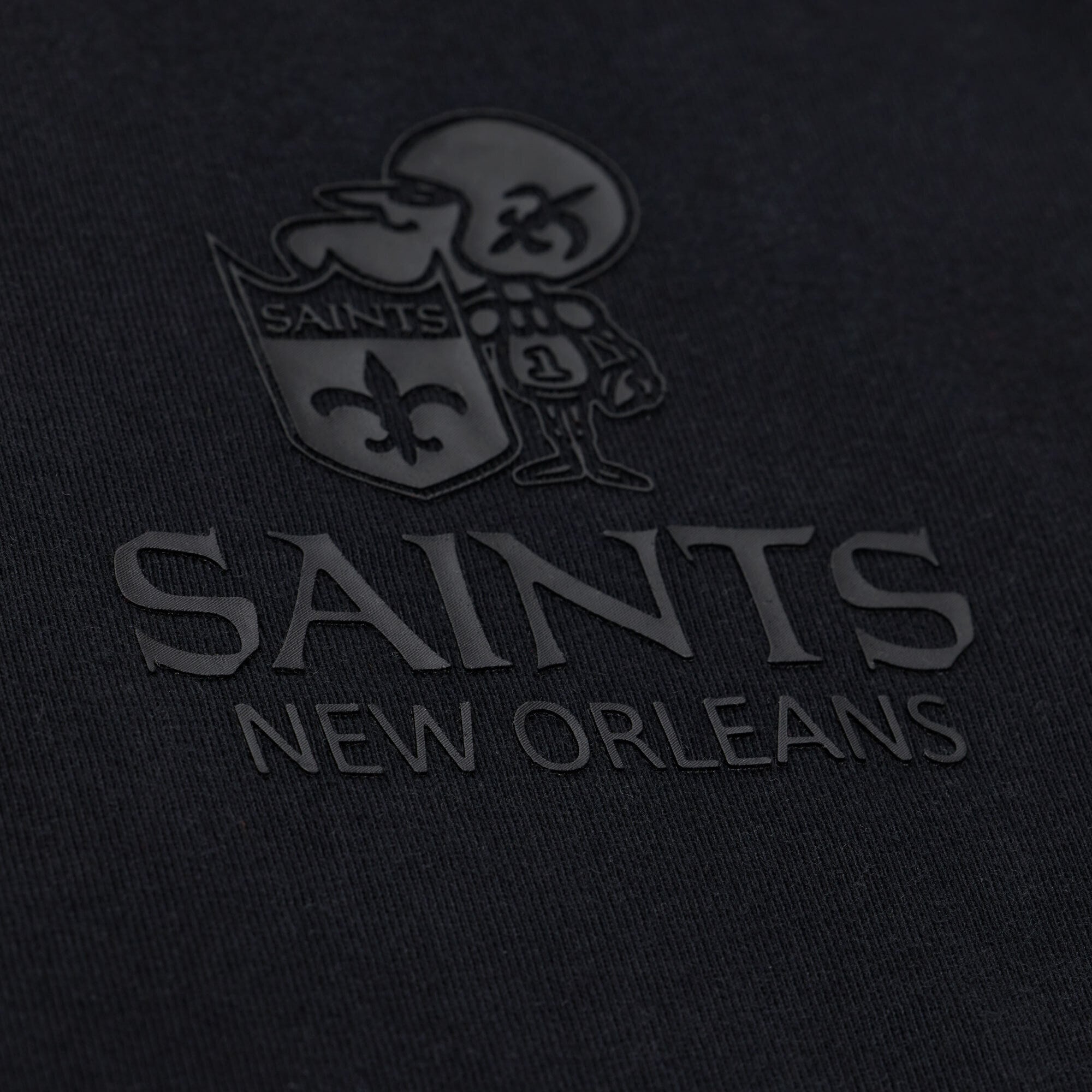 T-shirt Mitchell & Ness noir pour homme, modèle Core Essentials Micro Logo des Saints de la Nouvelle-Orléans
