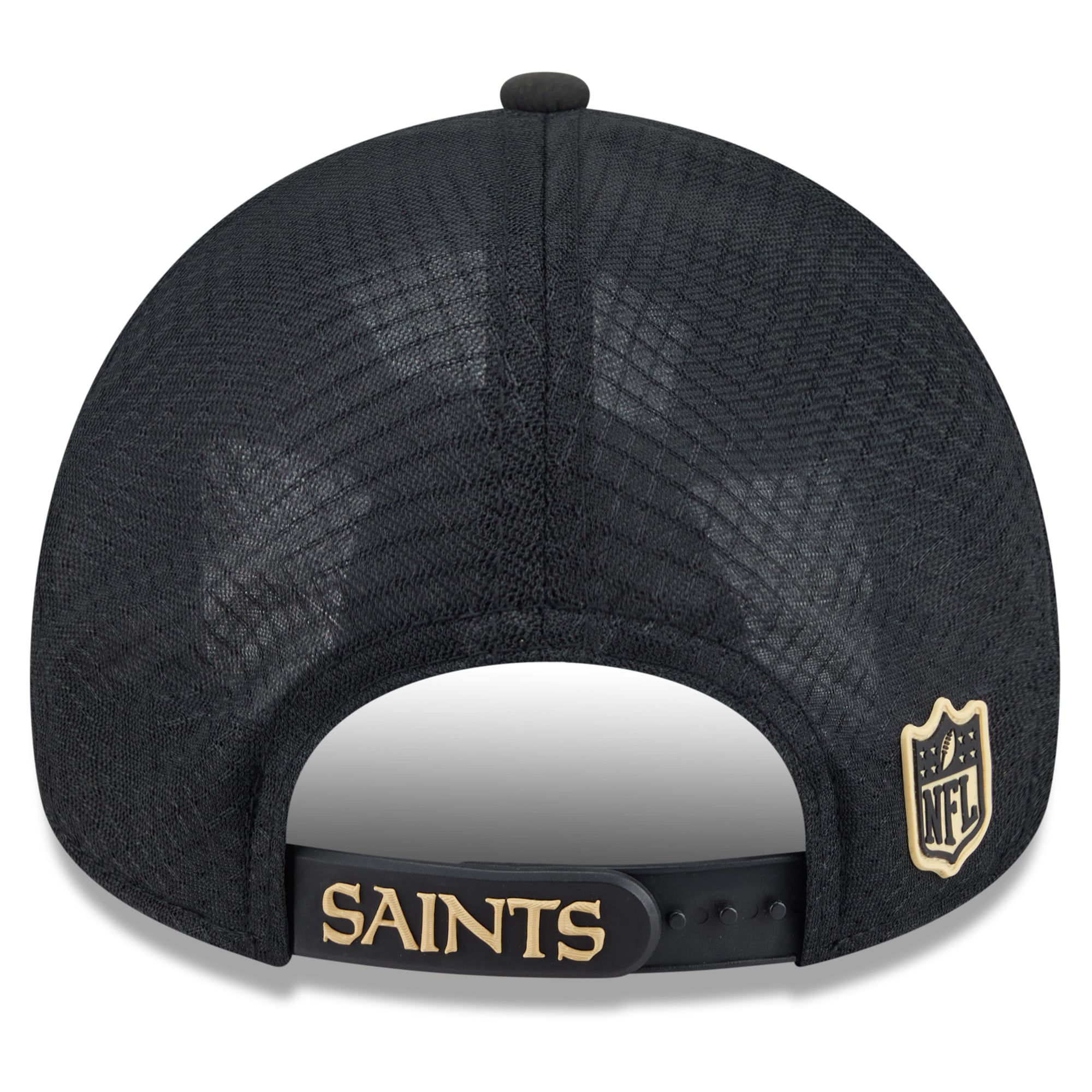 Men's New Era Black New Orleans Saints 2026 Sideline Apex 9FORTY Adjustable Trucker Hat