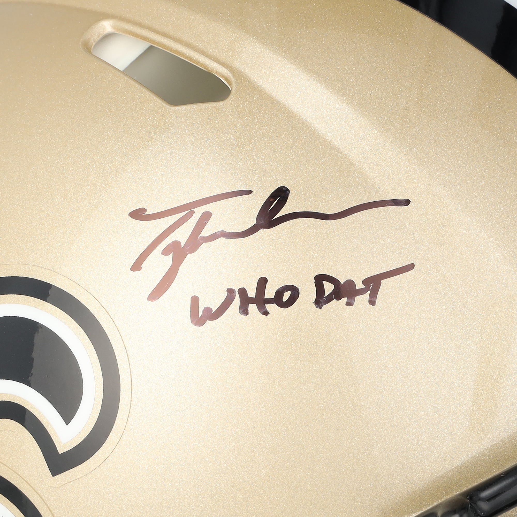 Casque Riddell Speed ​​Authentic autographié par Tyler Shough, joueur des New Orleans Saints, avec inscription « Who Dat ».