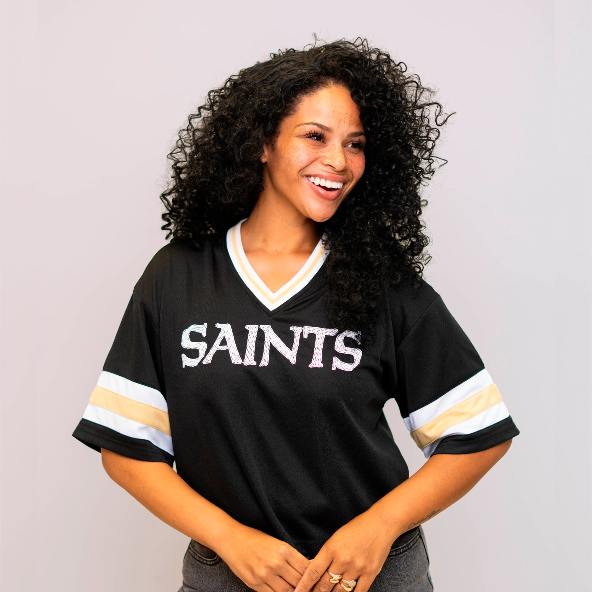 T-shirt court noir Bomb Designs pour femmes, commémorant le 60e anniversaire des Saints de la Nouvelle-Orléans