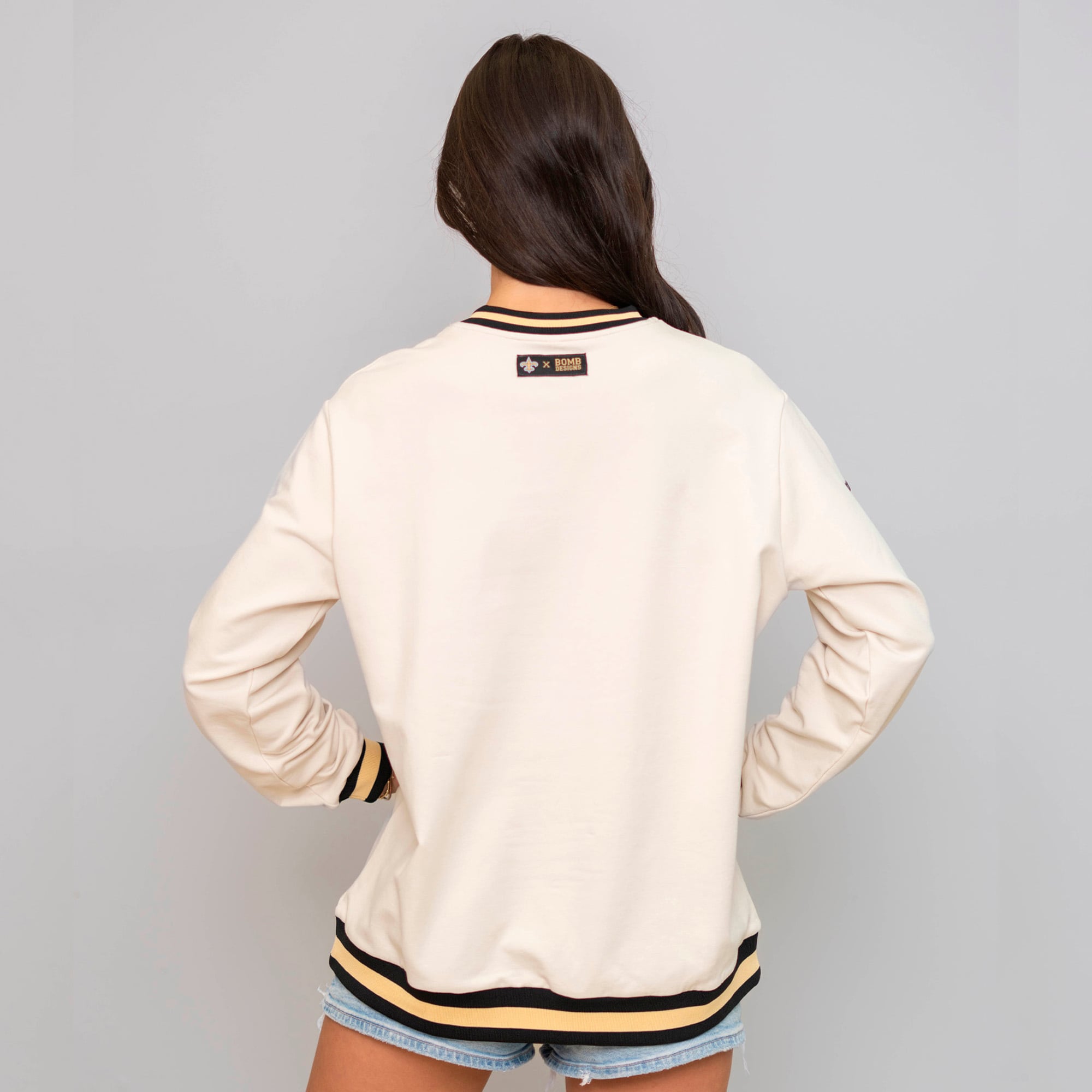 Sweat-shirt rayé universitaire crème des Saints de la Nouvelle-Orléans pour femmes Bomb Designs