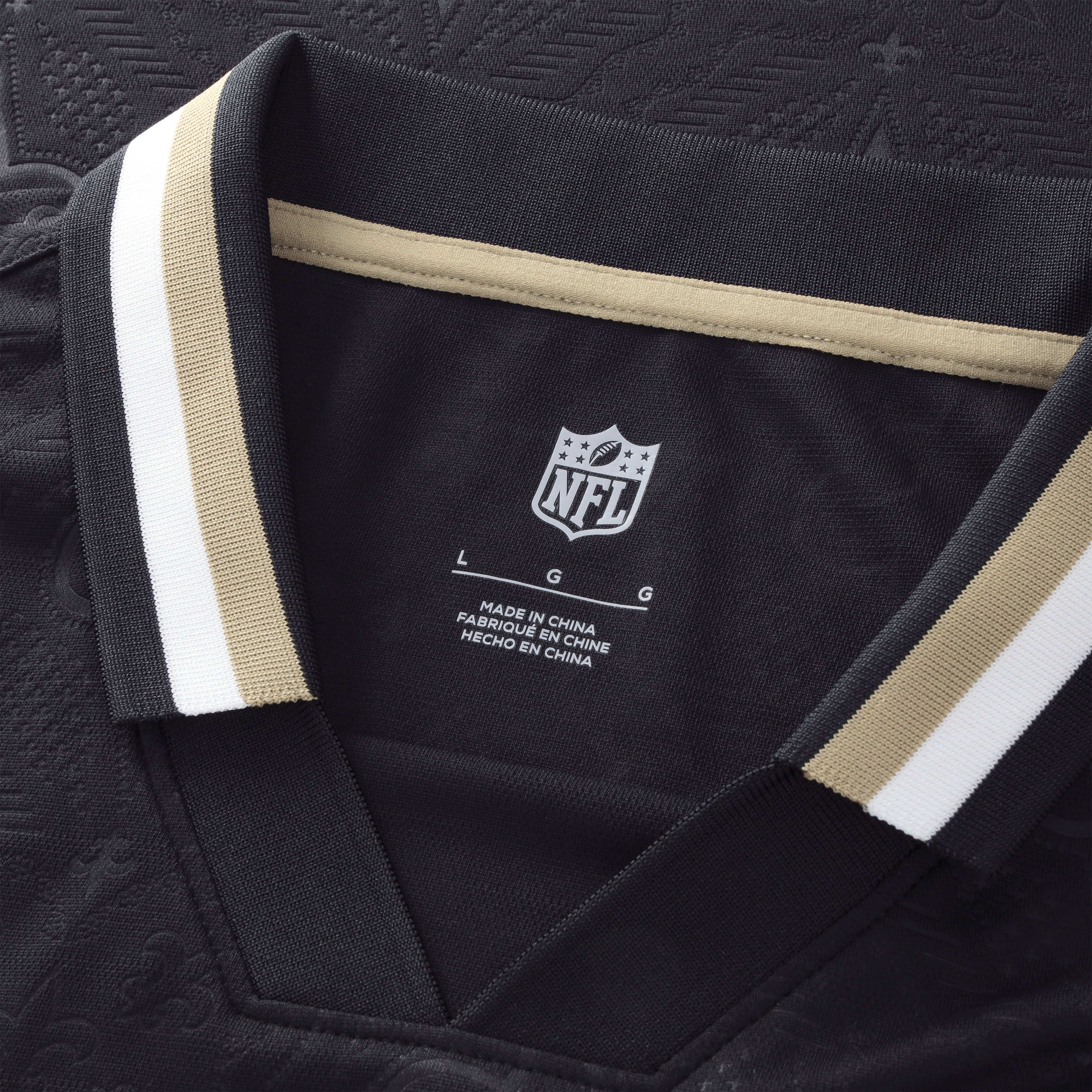 T-shirt de supporter Youth Fanatics noir New Orleans Saints à col en football.