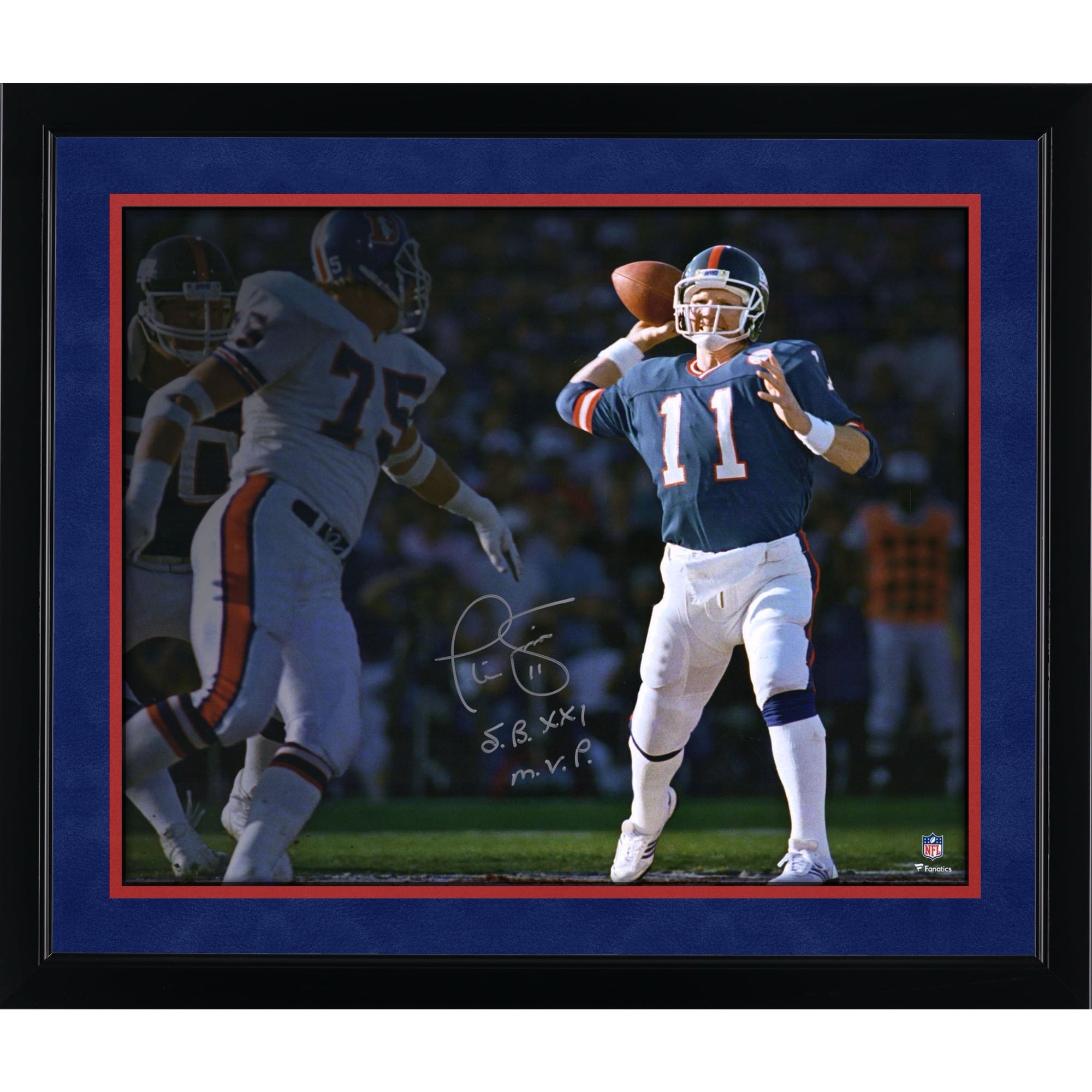 Photo dédicacée par Phil Simms (New York Giants) du Super Bowl XXI contre les Broncos (40,6 x 50,8 cm) avec inscription « MVP du SB XXI ».
