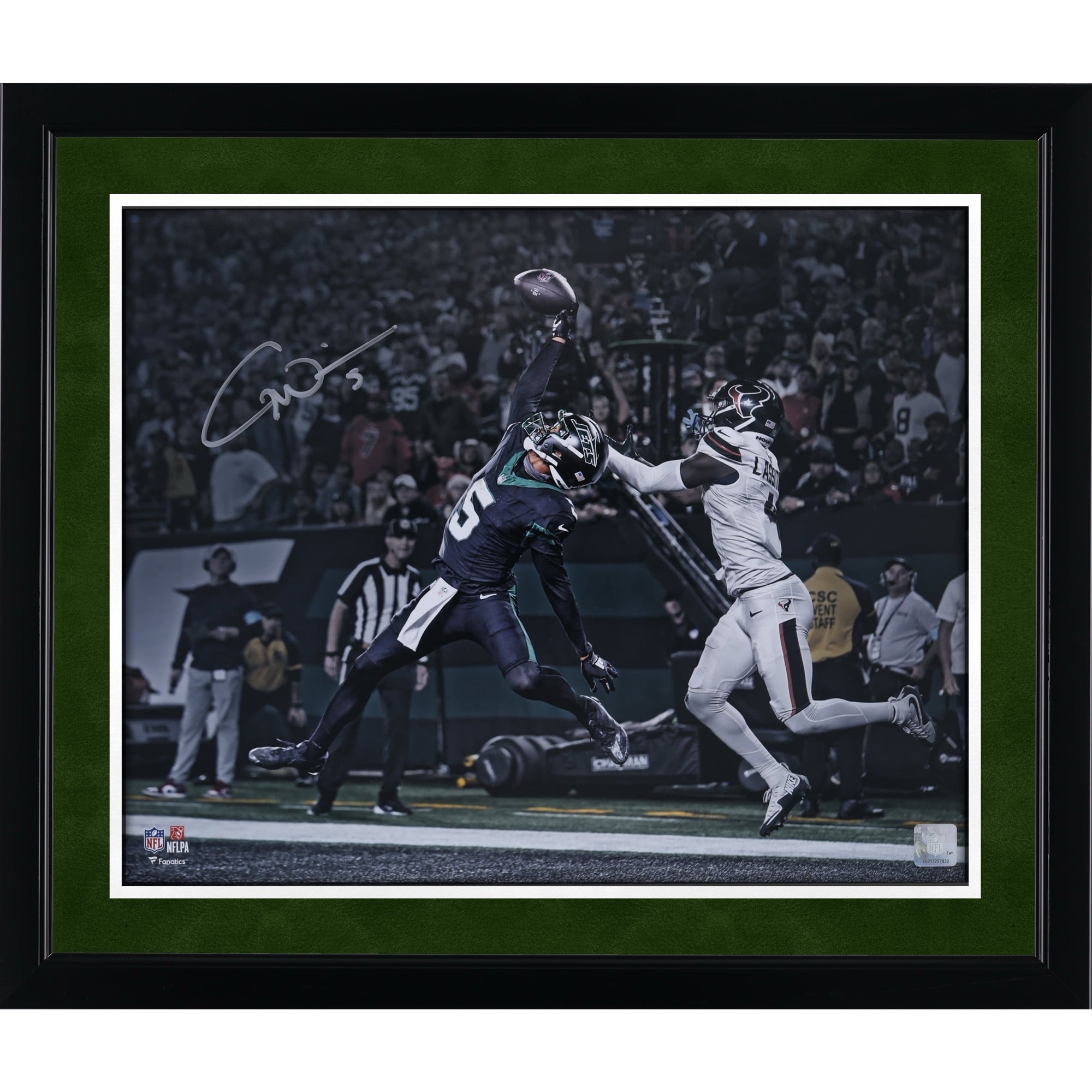 Photo dédicacée de Garrett Wilson (New York Jets) - 40 x 50 cm (16 x 20 pouces) - Réception d'un touchdown en plein saut