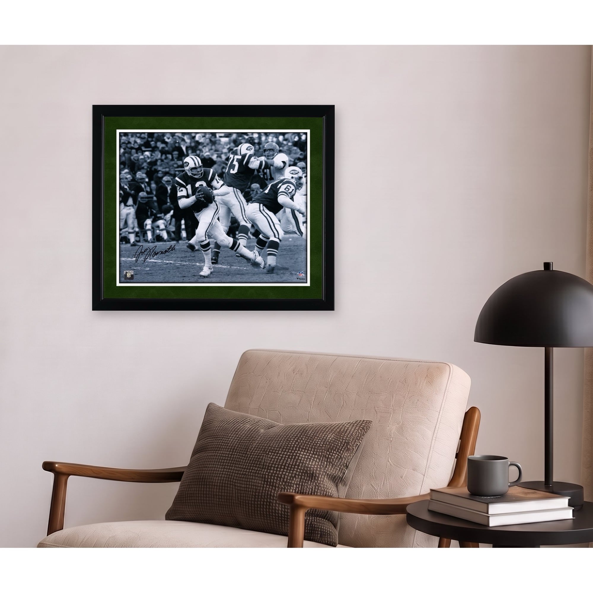 Joe Namath New York Jets Autographed 16" x 20" Black & White Scramble Photograph