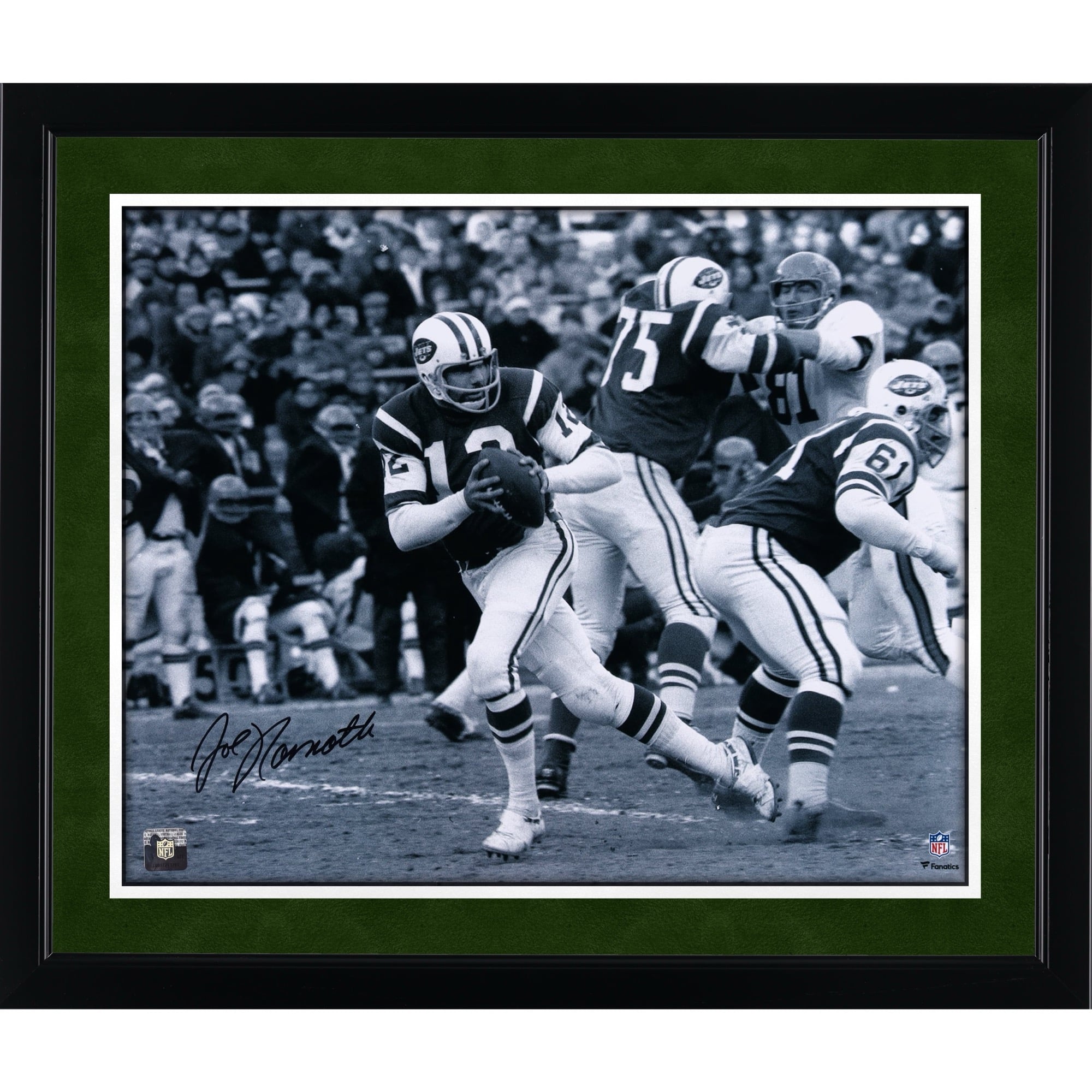Joe Namath New York Jets Autographed 16" x 20" Black & White Scramble Photograph