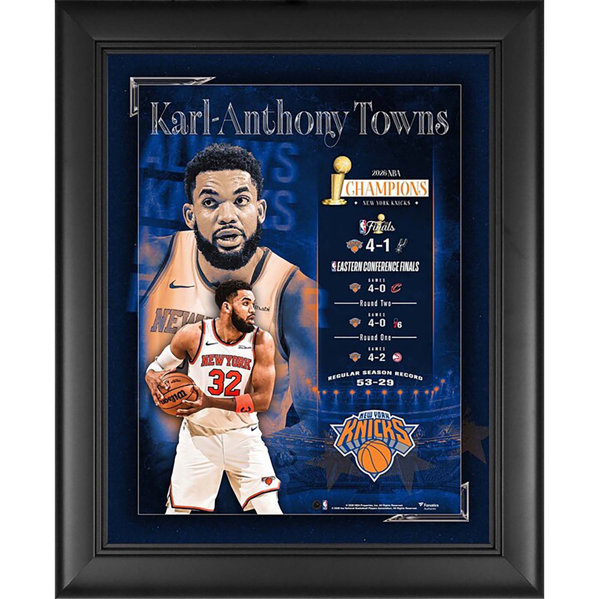Collage encadré de Karl-Anthony Towns et des New York Knicks, champions des finales NBA 2026 (33 x 41 cm)