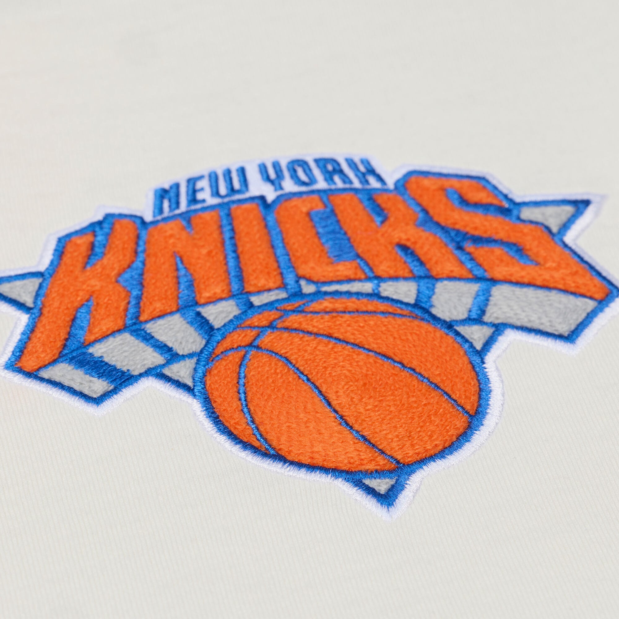 T-shirt premium Mitchell & Ness crème New York Knicks Hardwood Classics à coutures chaînettes pour homme