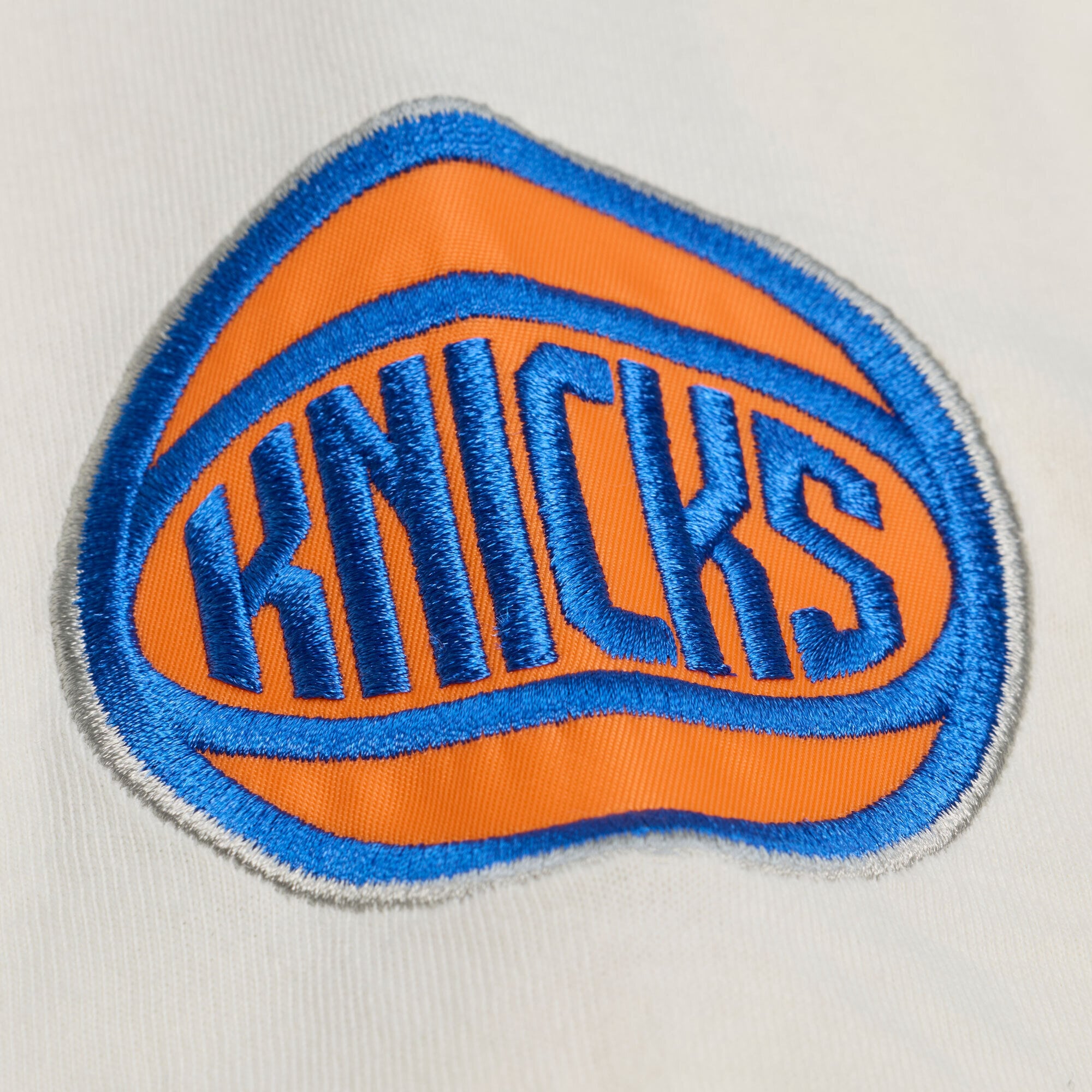 T-shirt premium Mitchell & Ness crème New York Knicks Hardwood Classics à coutures chaînettes pour homme
