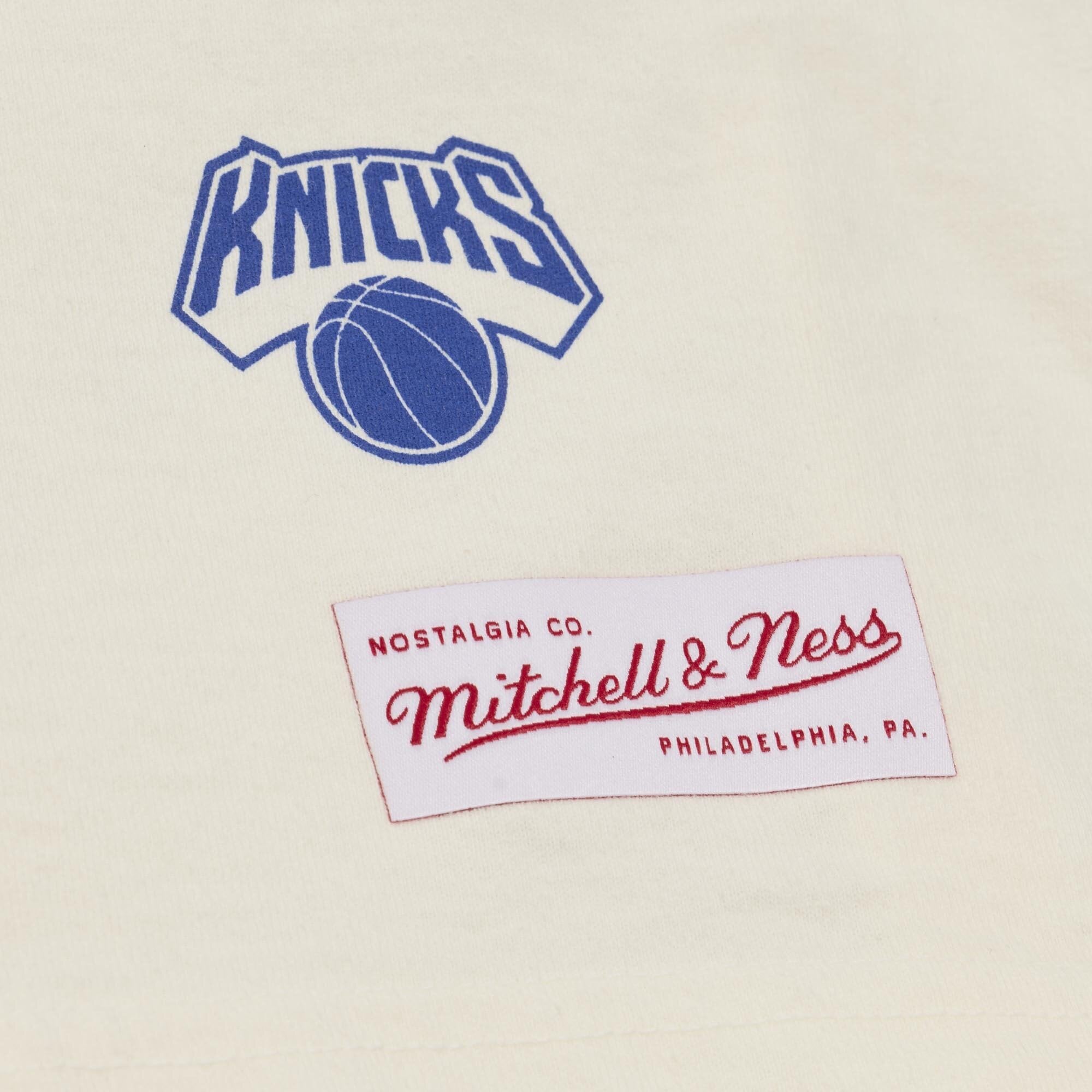 T-shirt Mitchell & Ness crème pour homme New York Knicks « Have a Day »